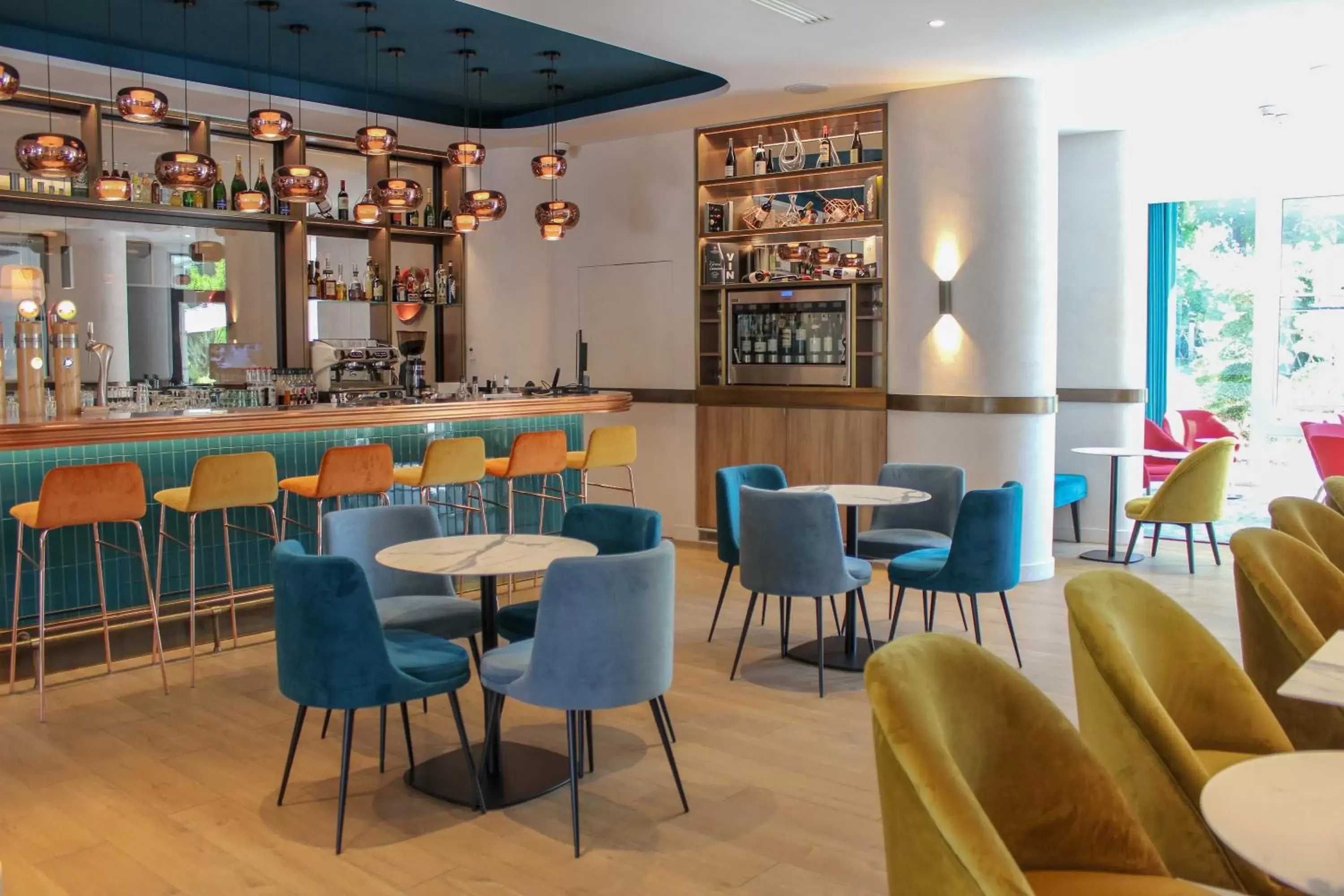 Lounge or bar, Lounge/Bar in Golden Tulip Aix les Bains - Hotel & Spa