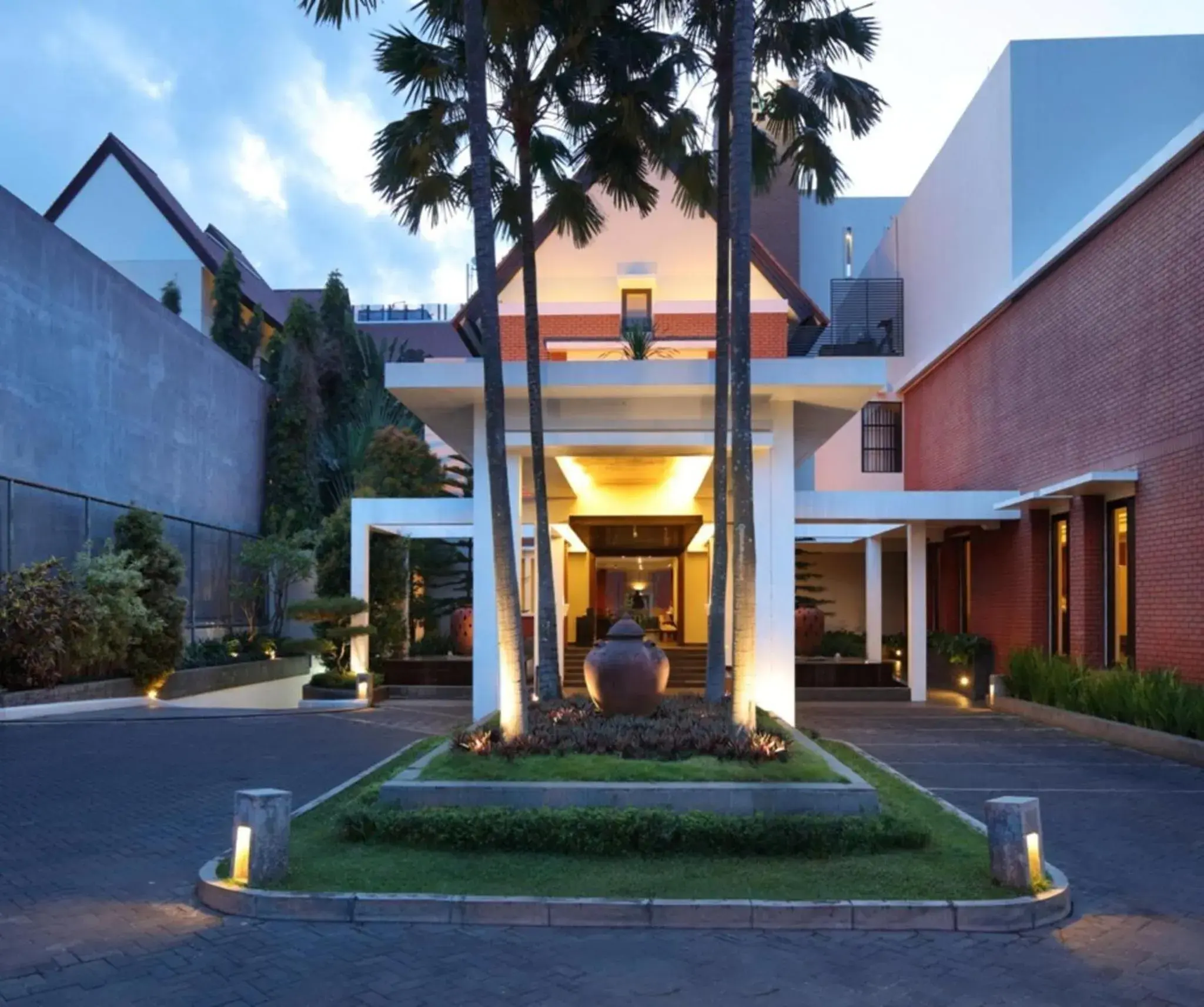 Facade/entrance, Property Building in Hotel Santika Premiere Malang