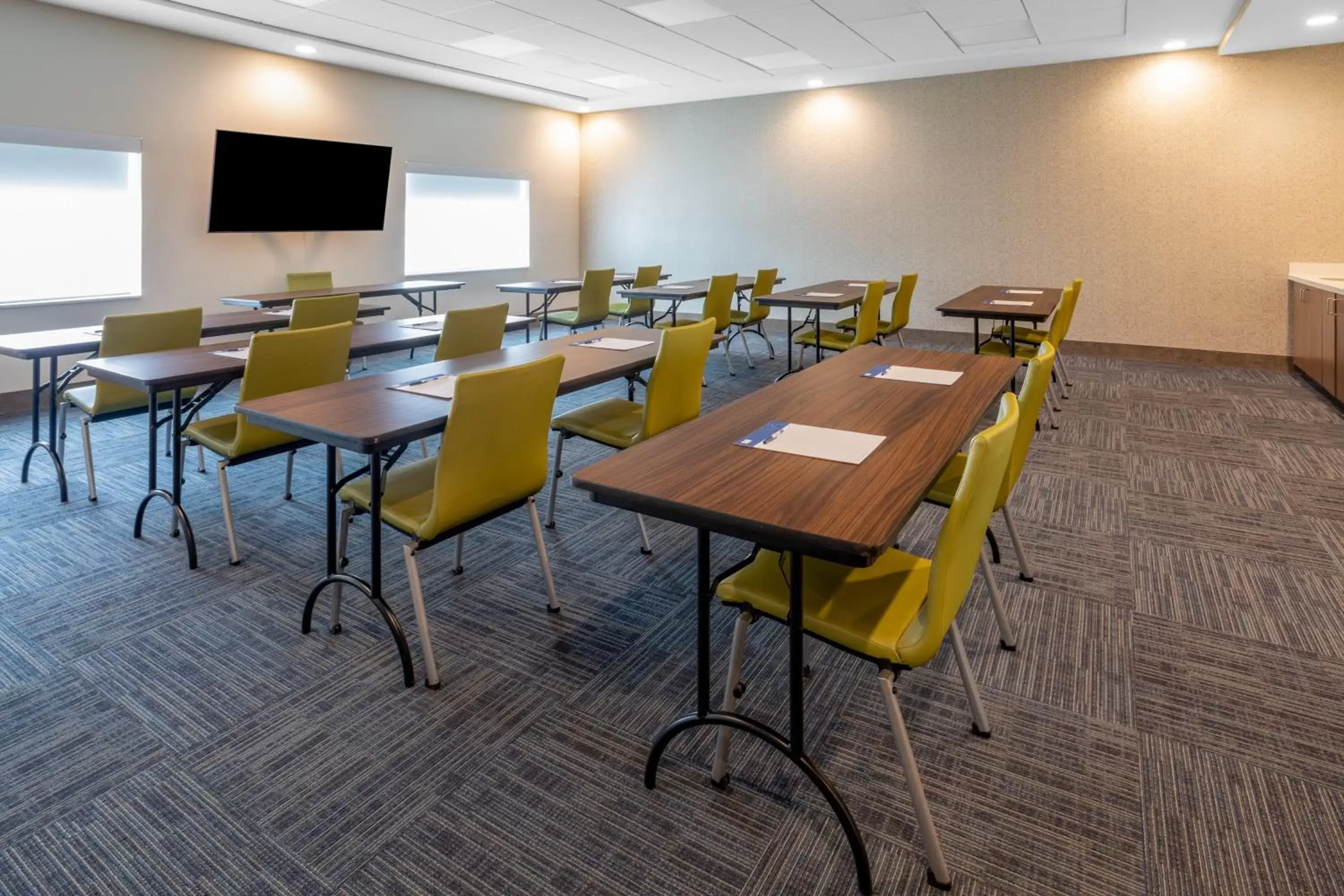 Meeting/conference room in Holiday Inn Express & Suites - Wildwood - The Villages, an IHG Hotel