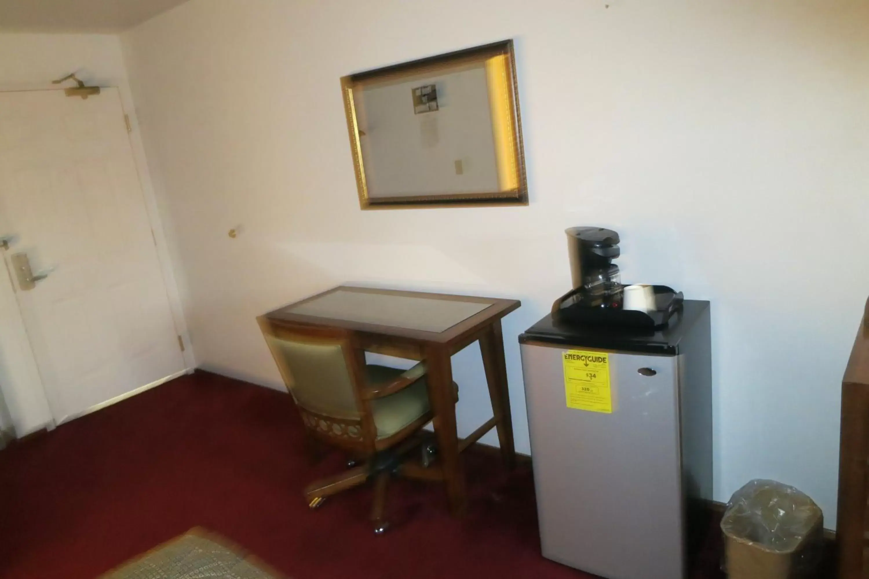 Coffee/tea facilities in Bay City Motor Inn