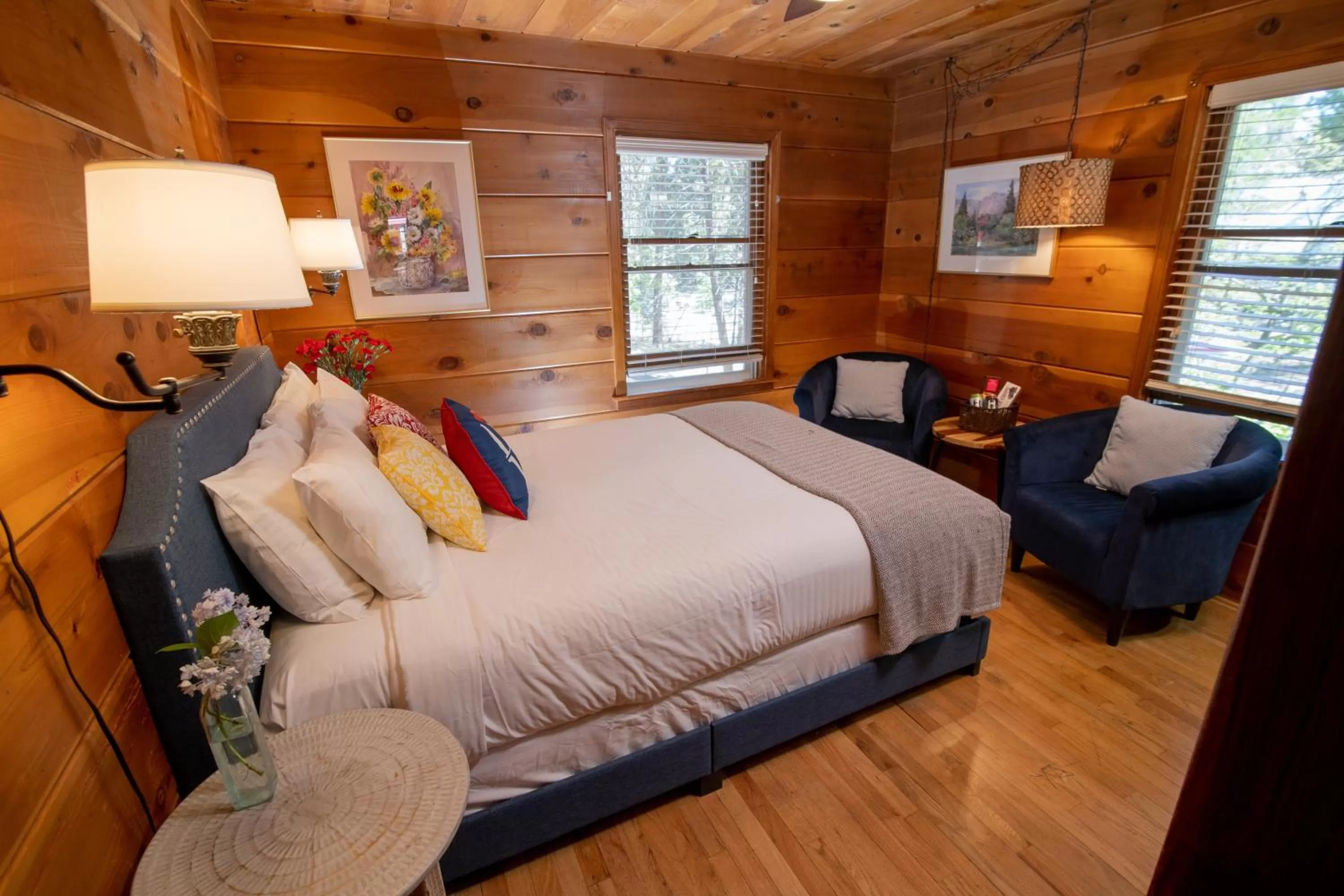 Bed in Elliott House Boutique Inn