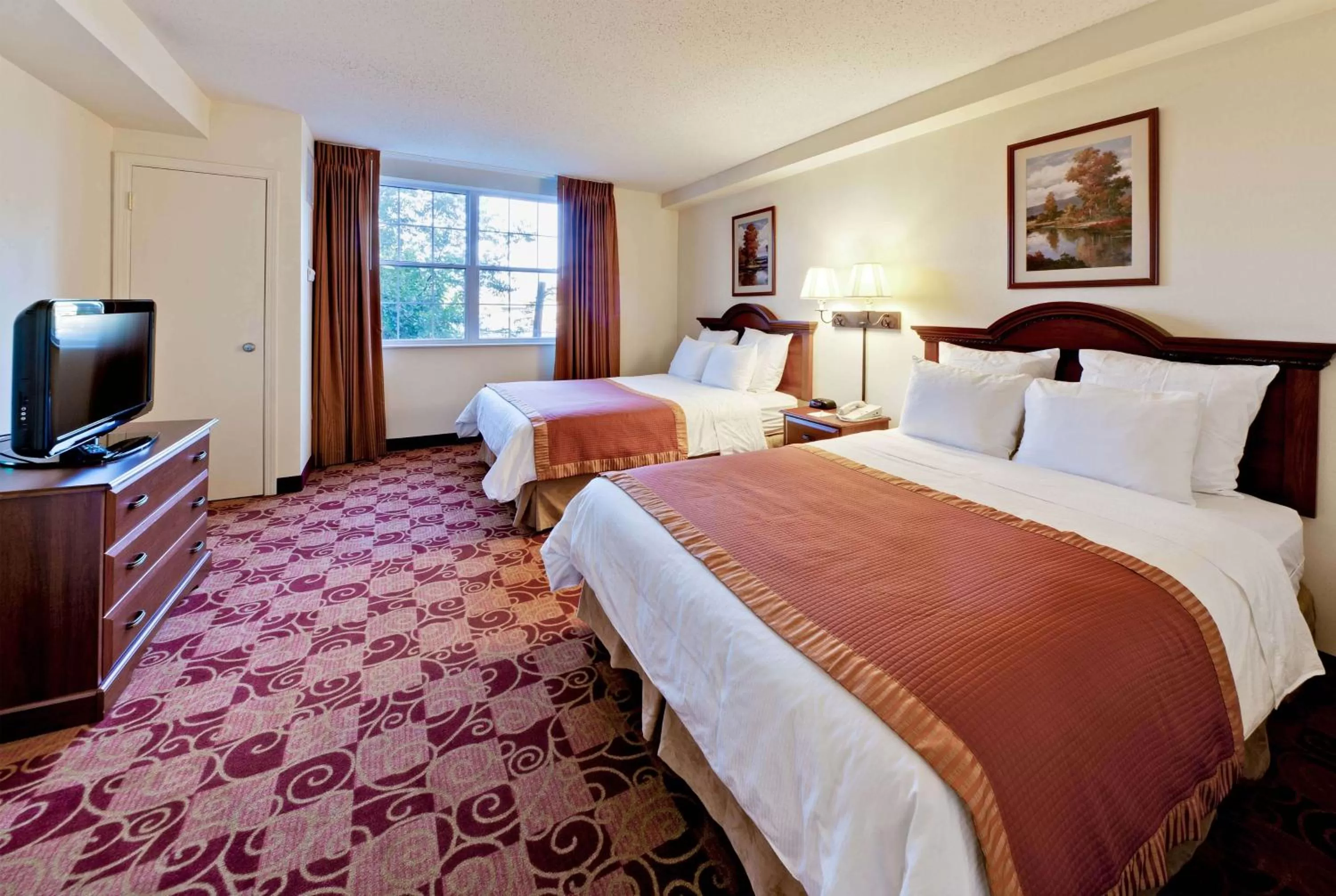 Photo of the whole room, Bed in Hawthorn Suites by Wyndham Louisville East