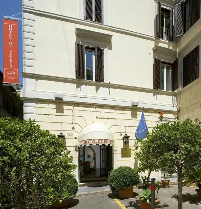 Facade/entrance in Hotel De Petris