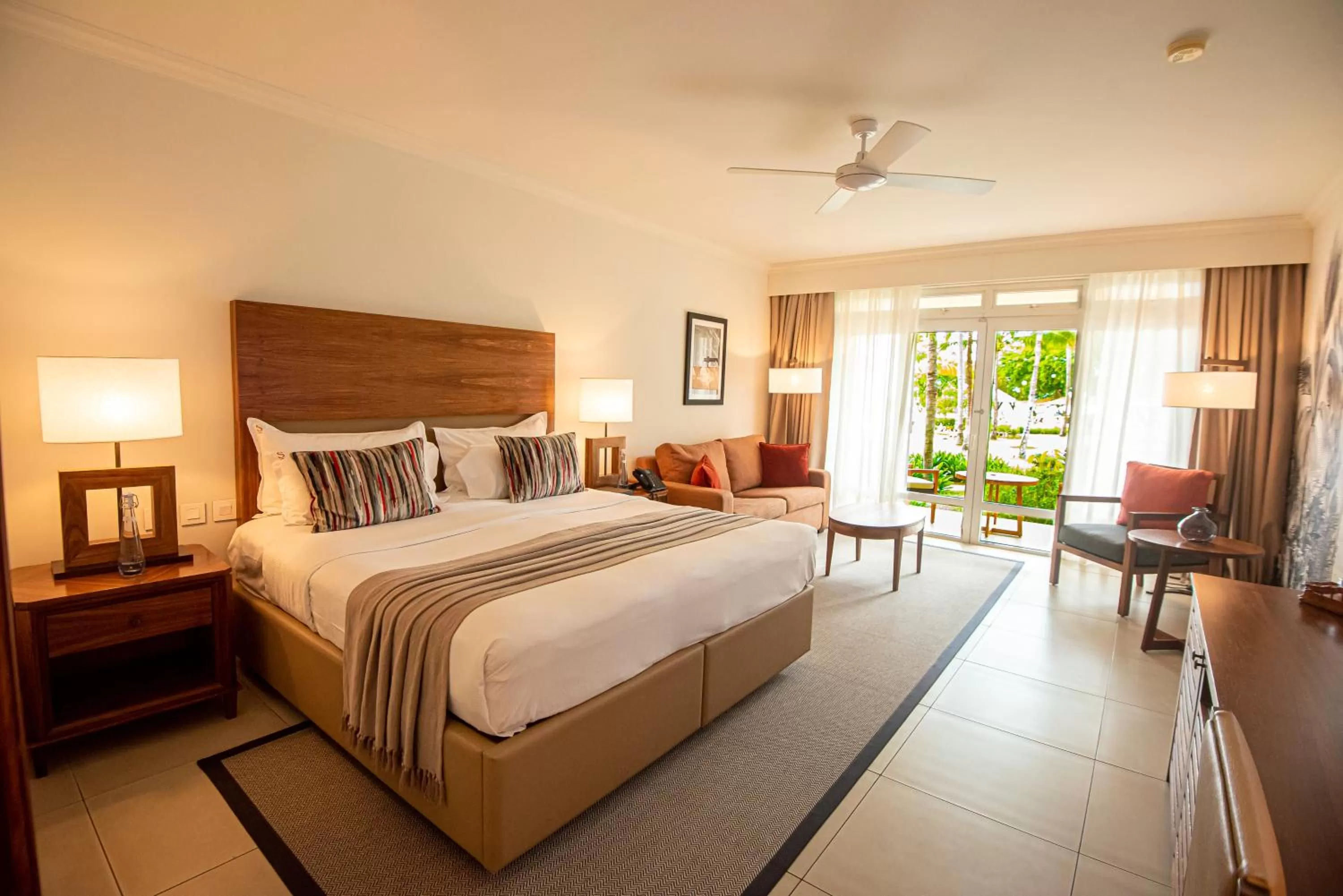 Property building, Bed in Sands Suites Resort & Spa