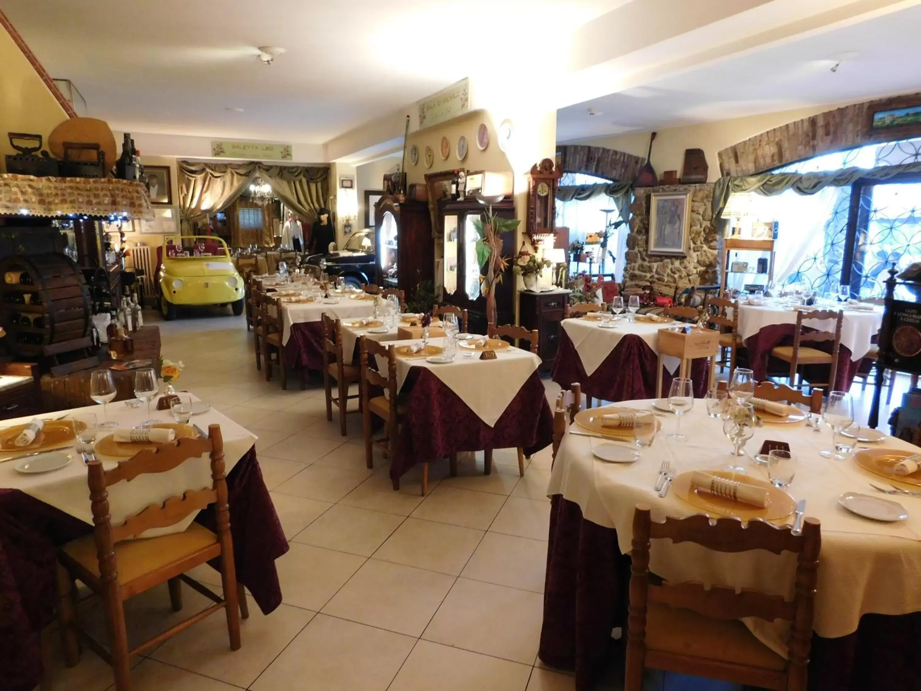 Restaurant/Places to Eat in Hotel Rosati