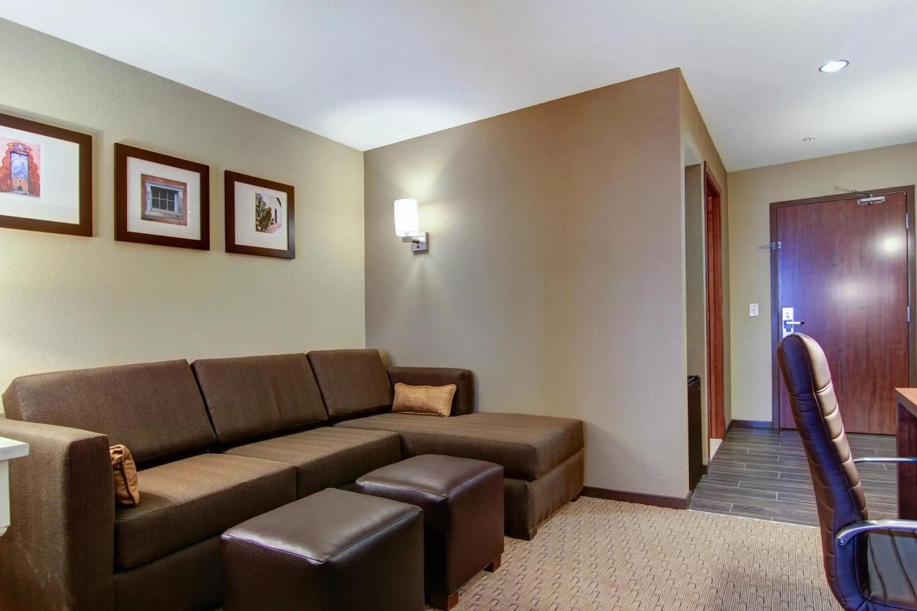 Seating Area in Comfort Suites Carlsbad
