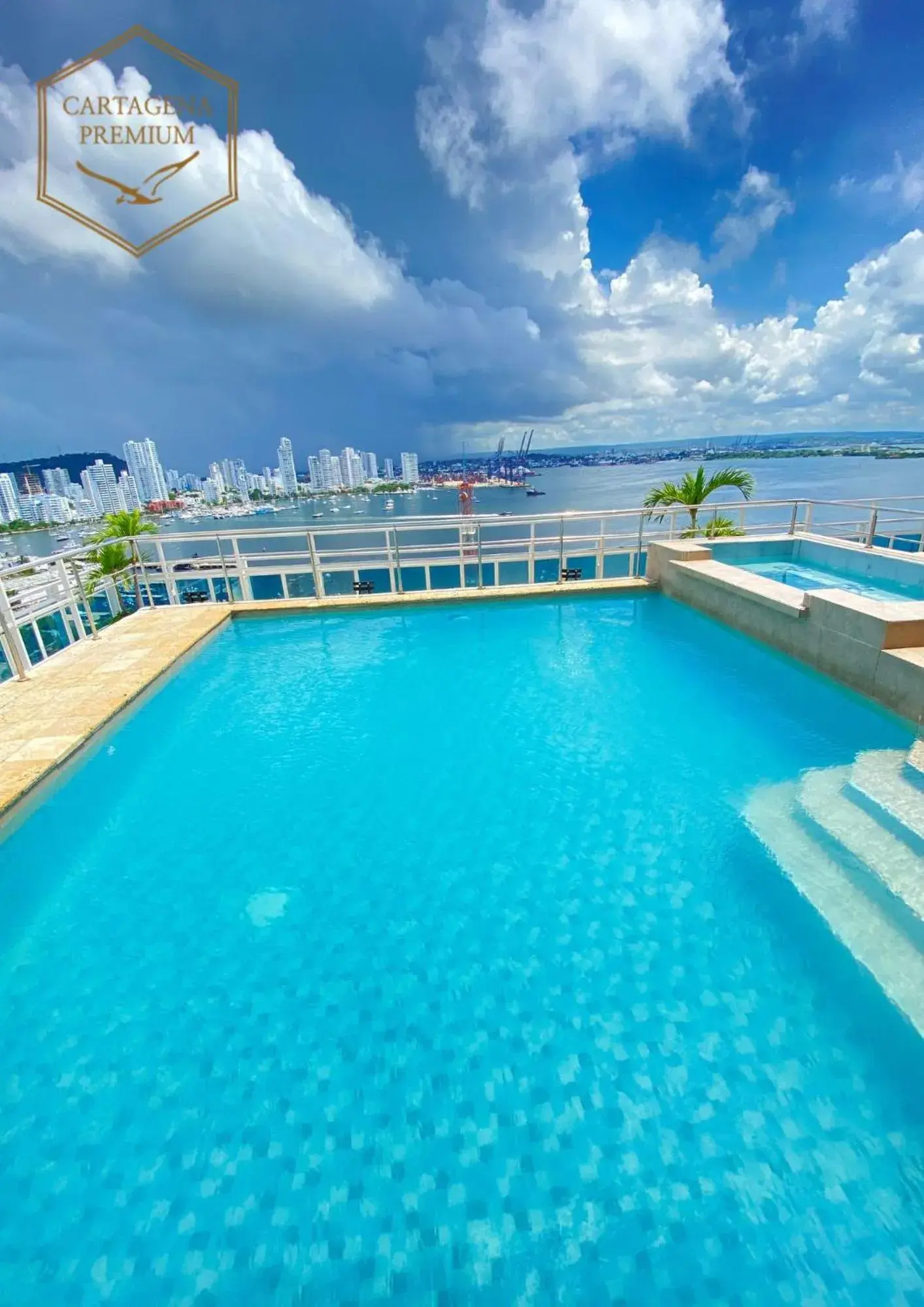 Swimming Pool in Hotel Cartagena Premium