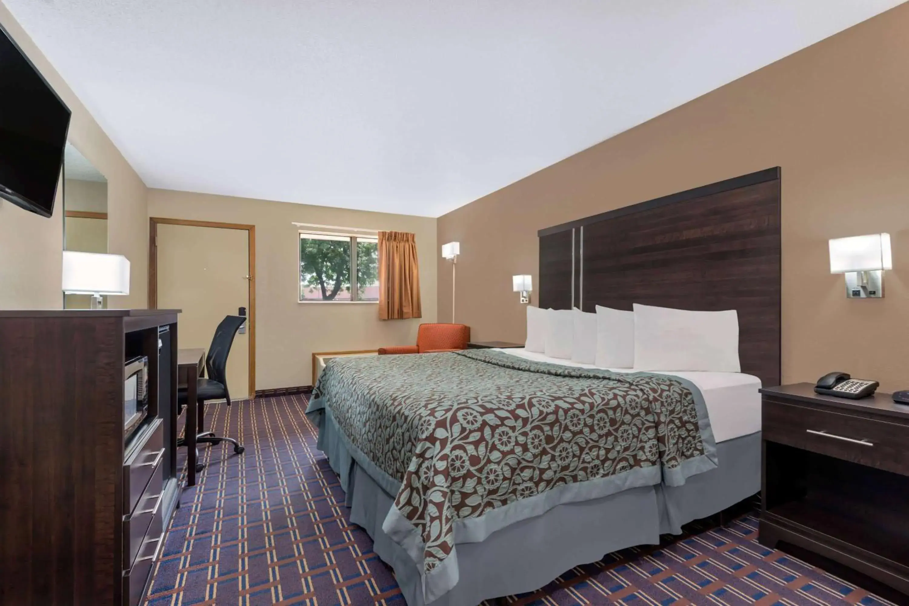 Bedroom, Bed in Days Inn by Wyndham Maumee/Toledo Bedroom, Bed in Days Inn by Wyndham Maumee/Toledo