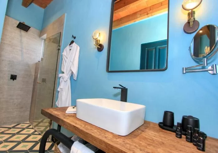 Antigua Trece Hotel Fusión