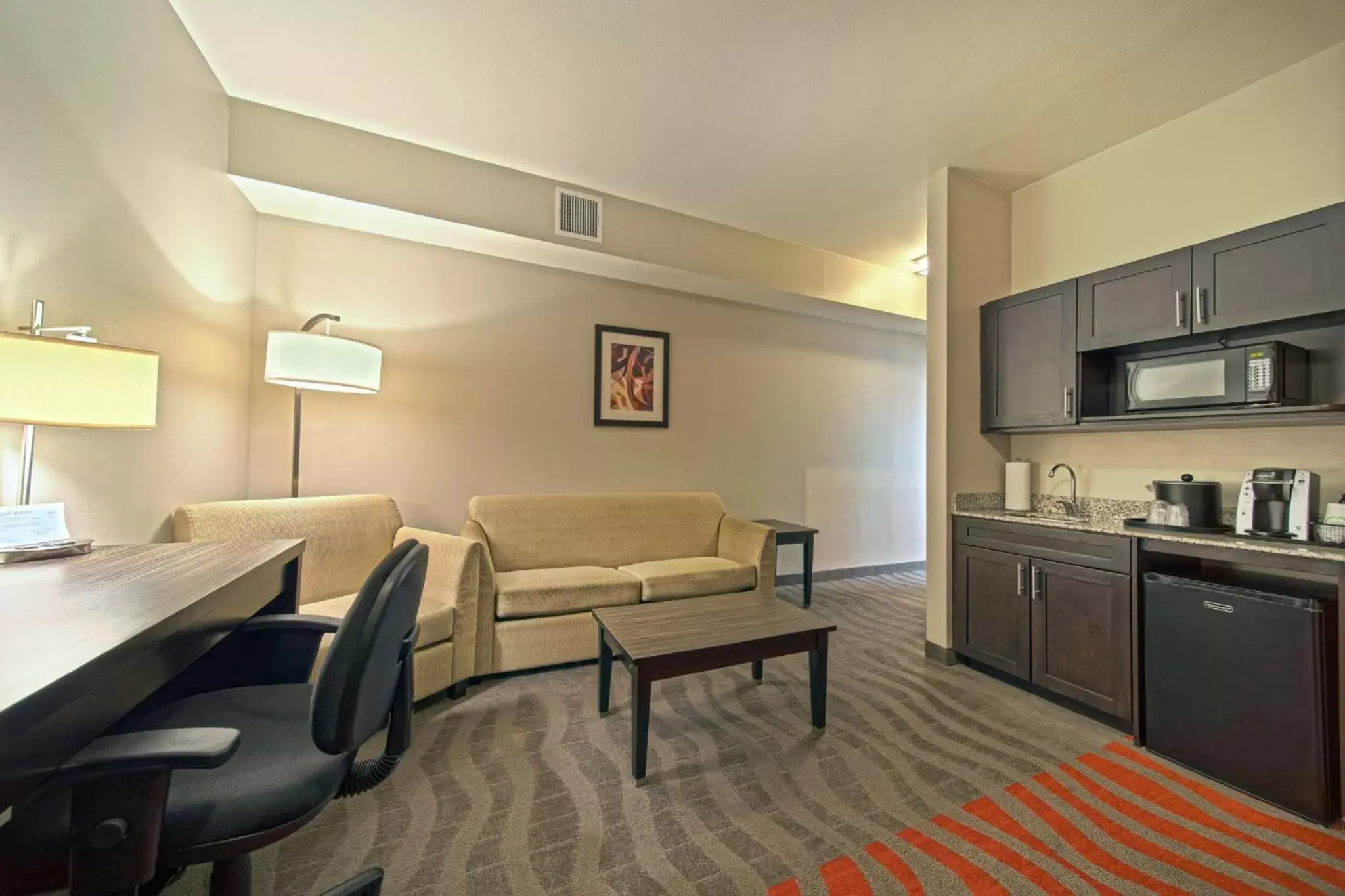 Photo of the whole room, Seating Area in Holiday Inn Houston West - Westway Park, an IHG Hotel