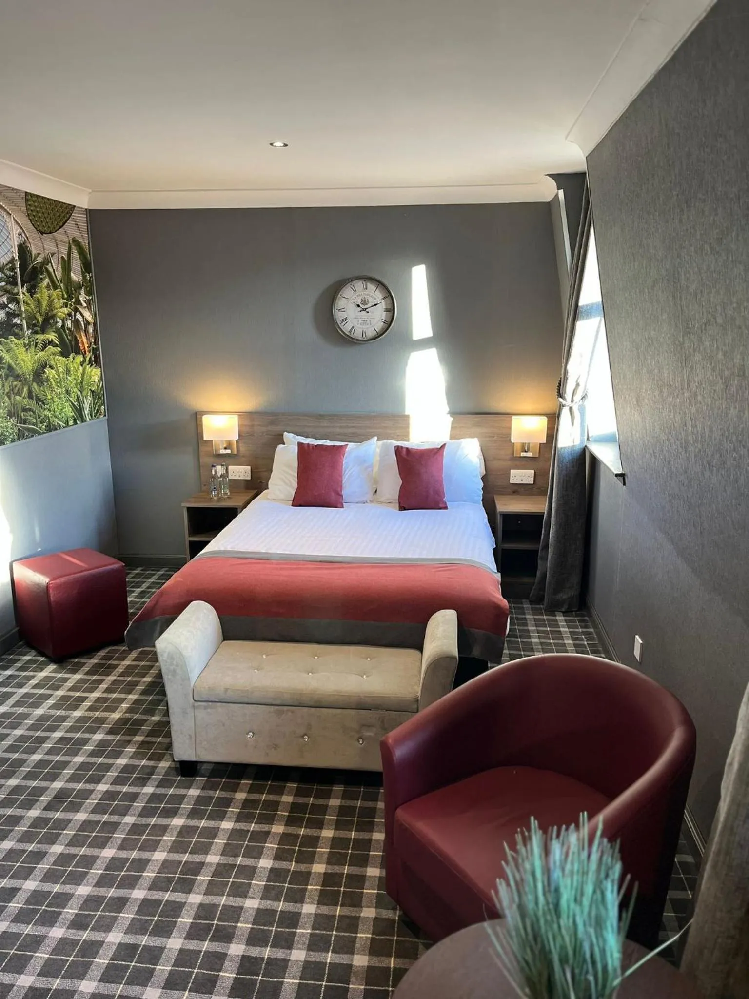 Bed in Devoncove Hotel Glasgow