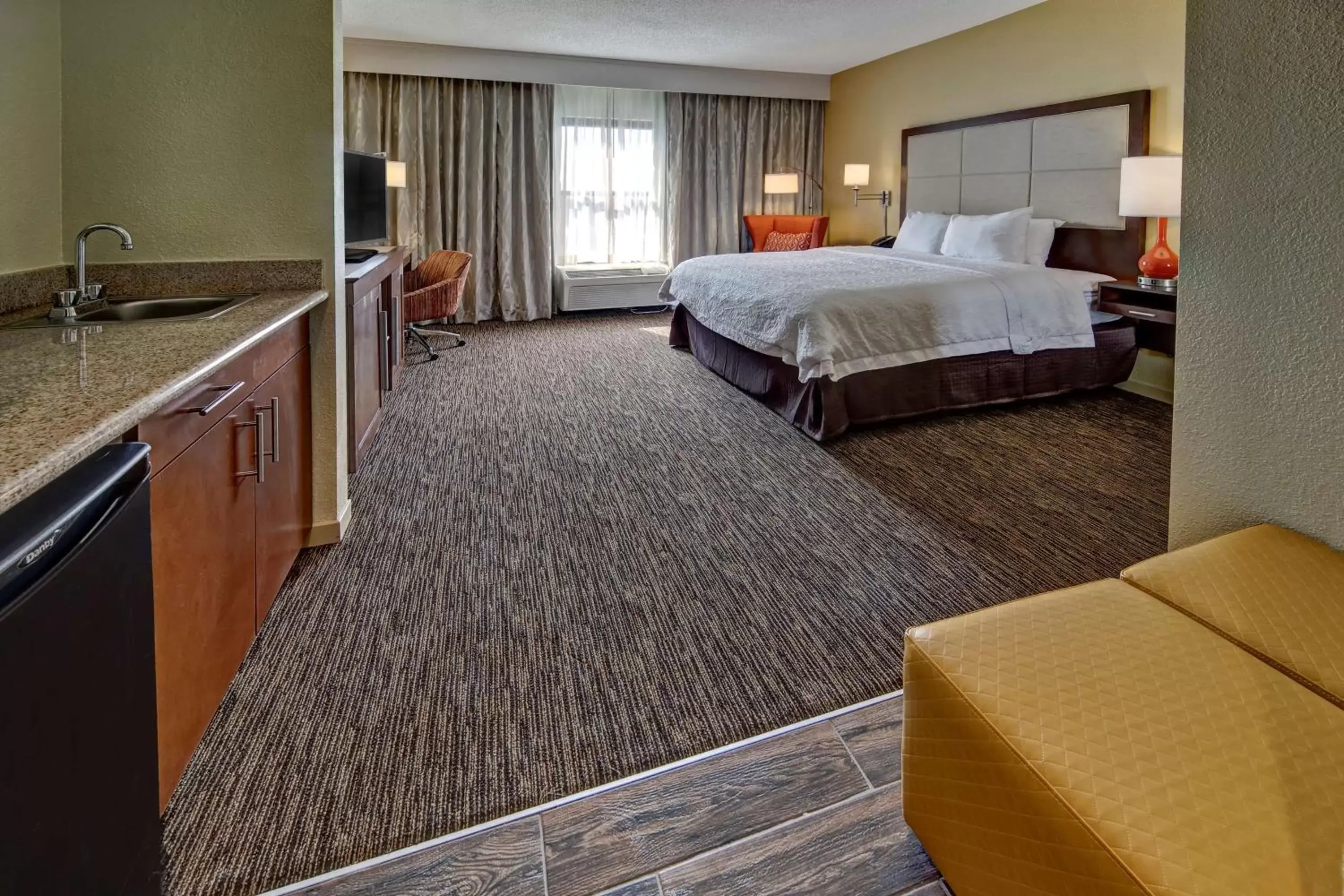 Other, Bed in Hampton Inn Concord/Kannapolis