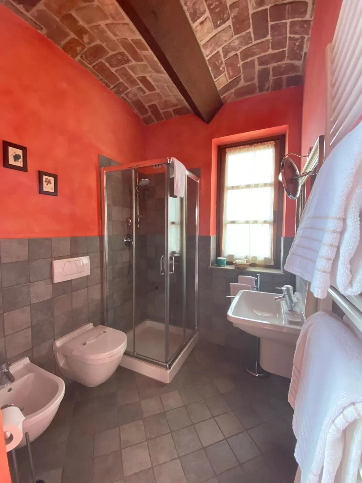 Bathroom in Foresteria Ristorante Conti Roero