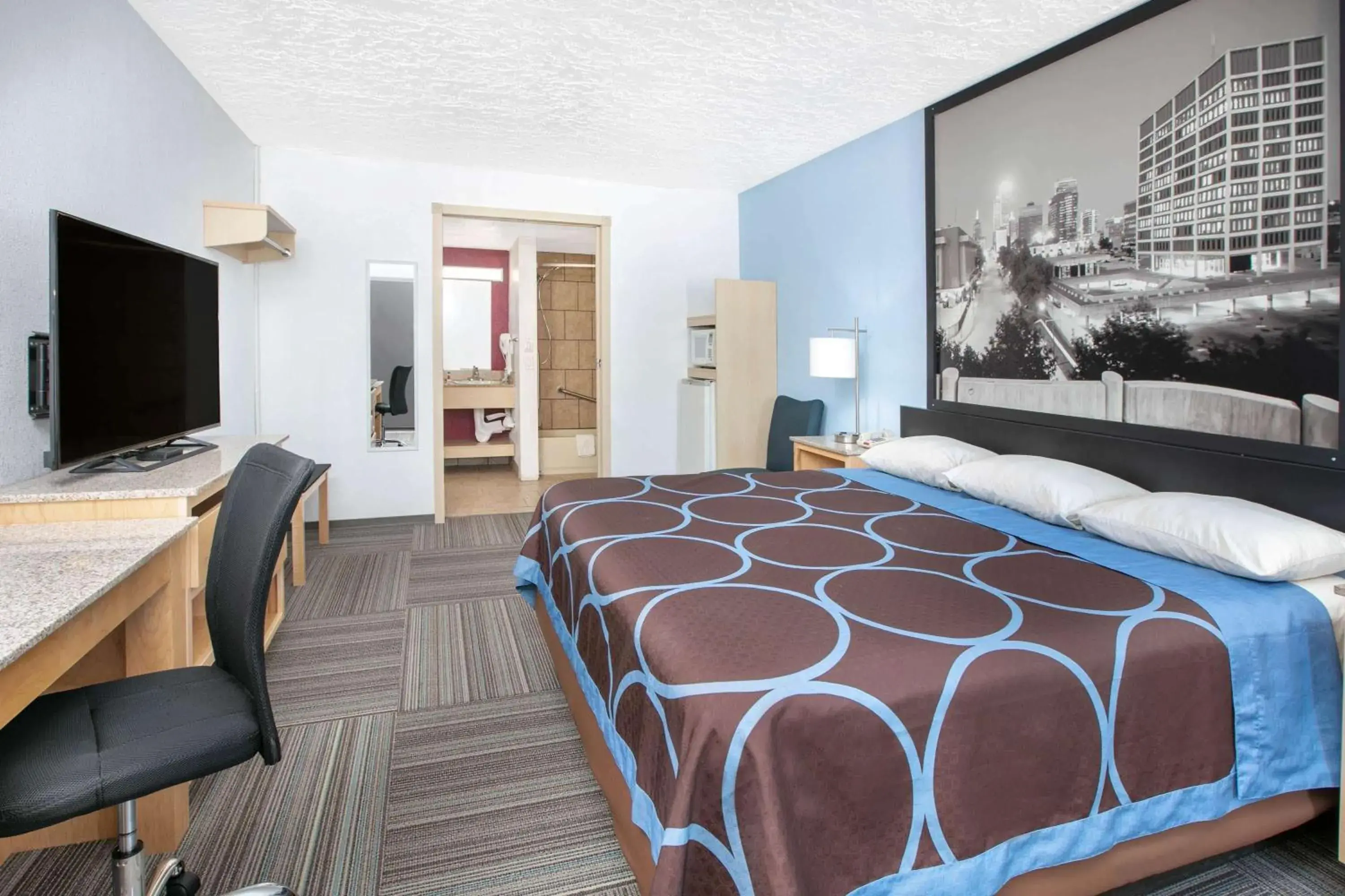 Photo of the whole room, Bed in Super 8 by Wyndham City of Moore