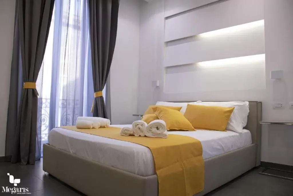 Sea view, Bed in Megaris Luxury Suite Rooms