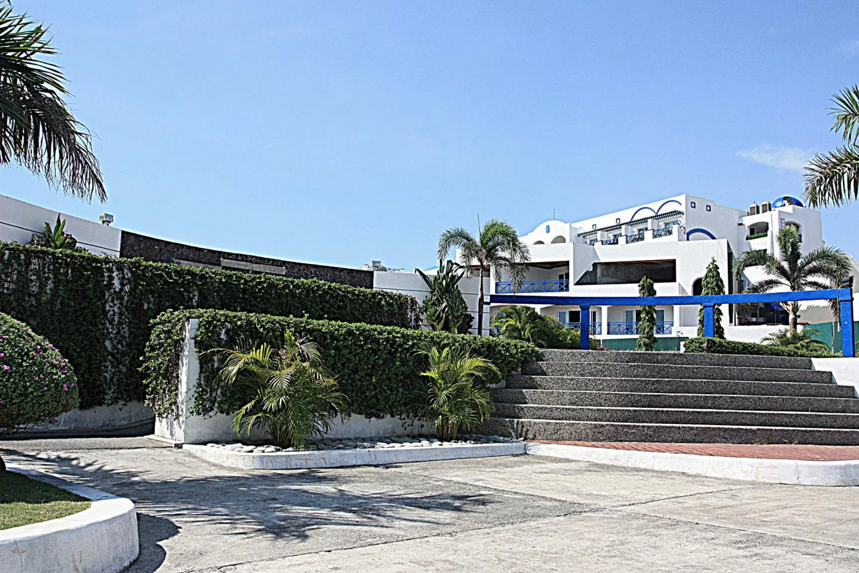 Facade/entrance, Property Building in Thunderbird Resorts - Poro Point