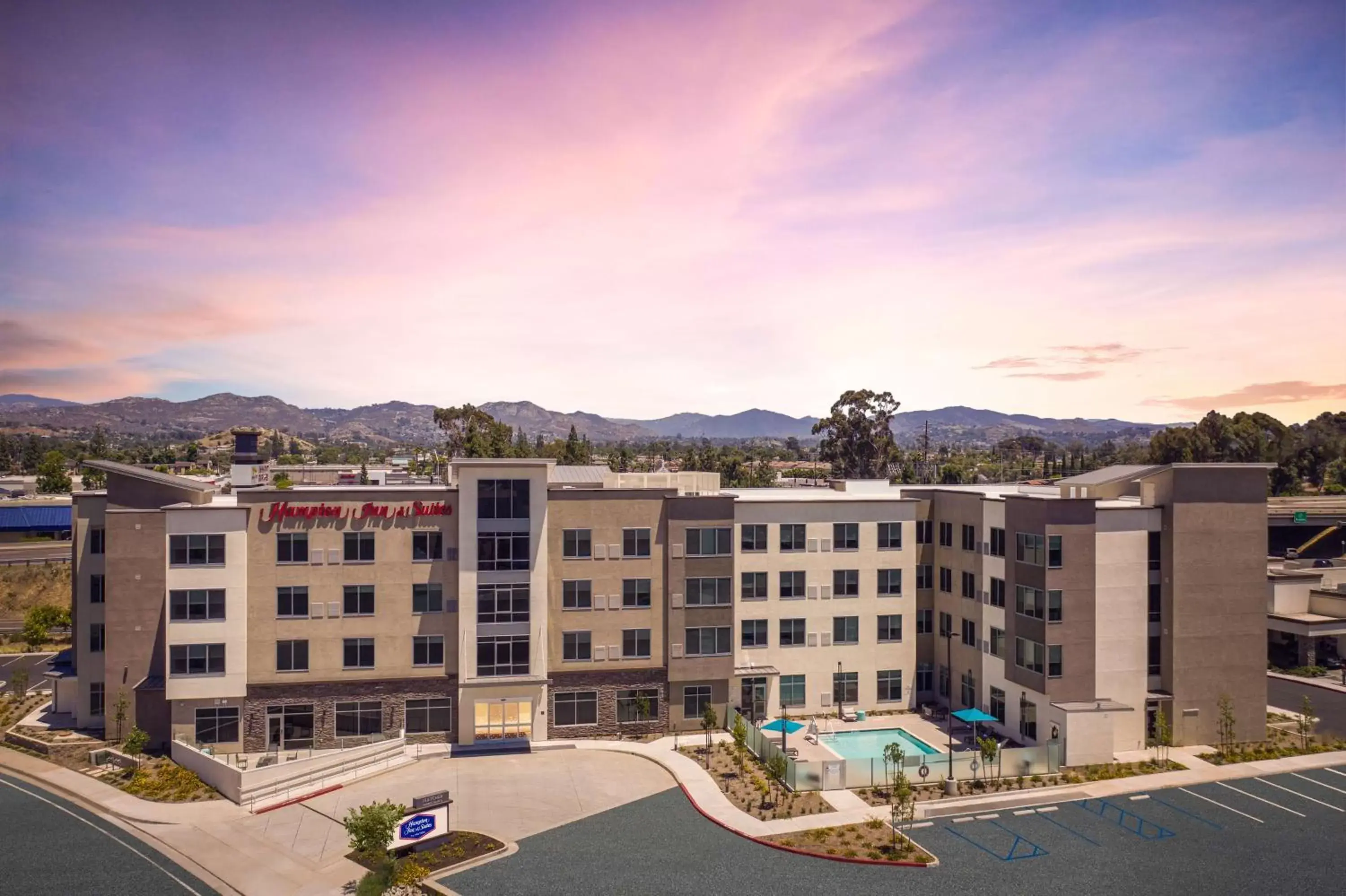 Property building, Swimming Pool in Hampton Inn & Suites El Cajon San Diego