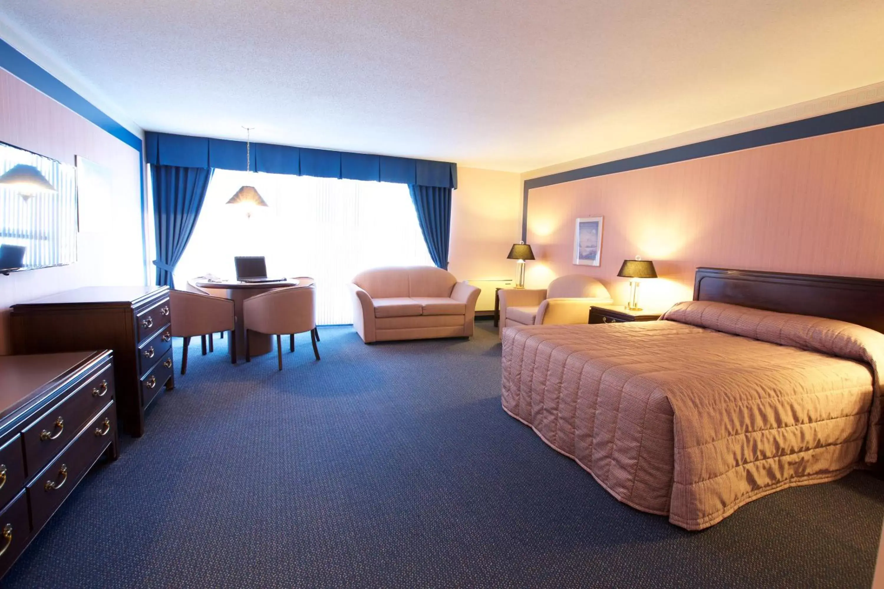 Photo of the whole room in Motel Le Voyageur
