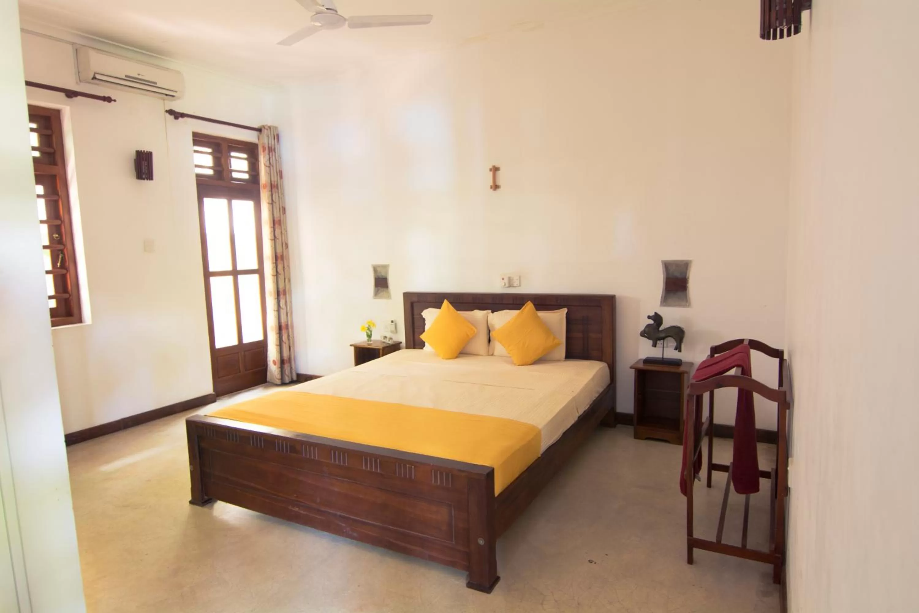 Photo of the whole room, Bed in Weligama Ocean Breeze