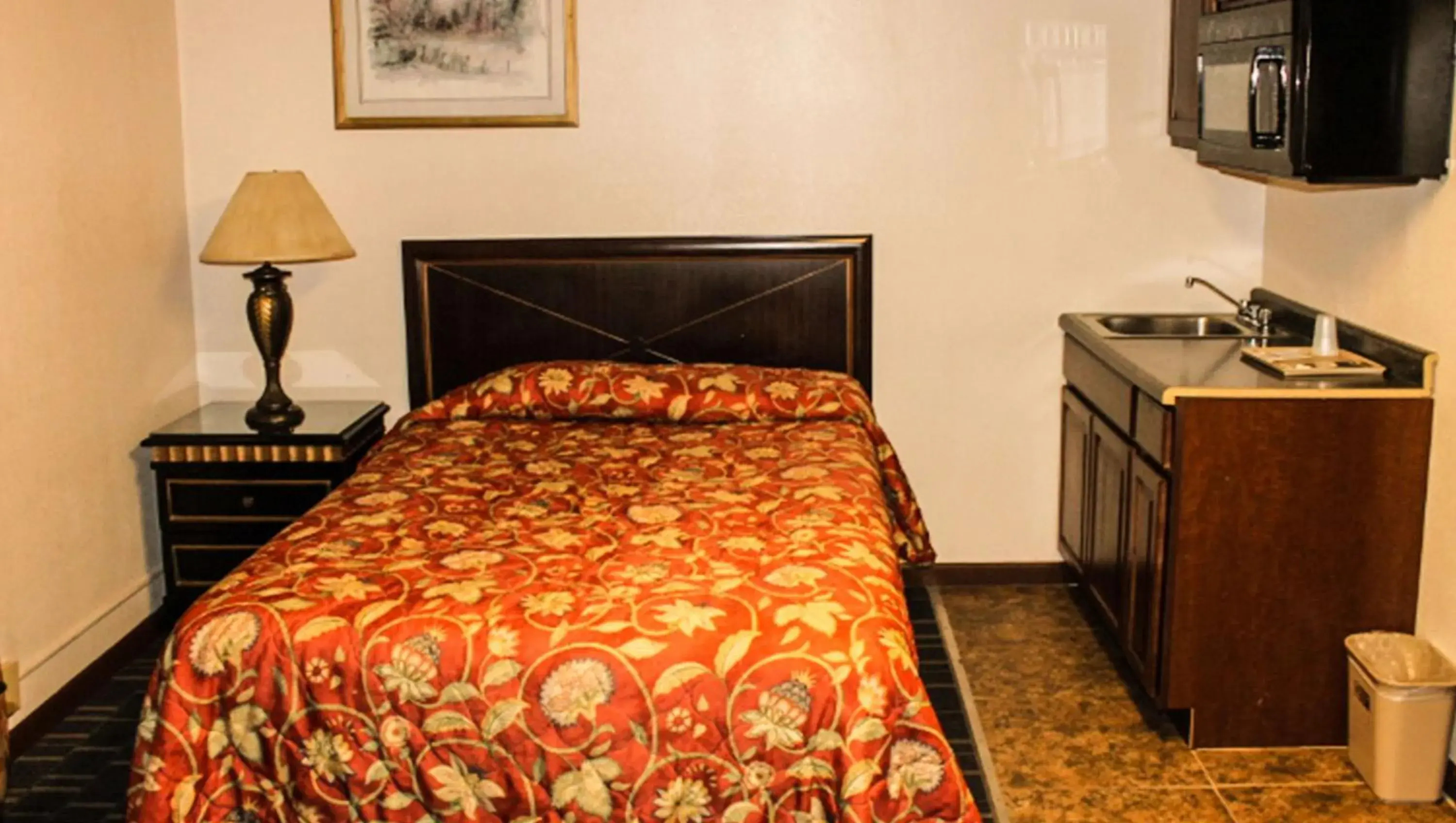 Photo of the whole room, Bed in Golden Wheat Budget Host Inn