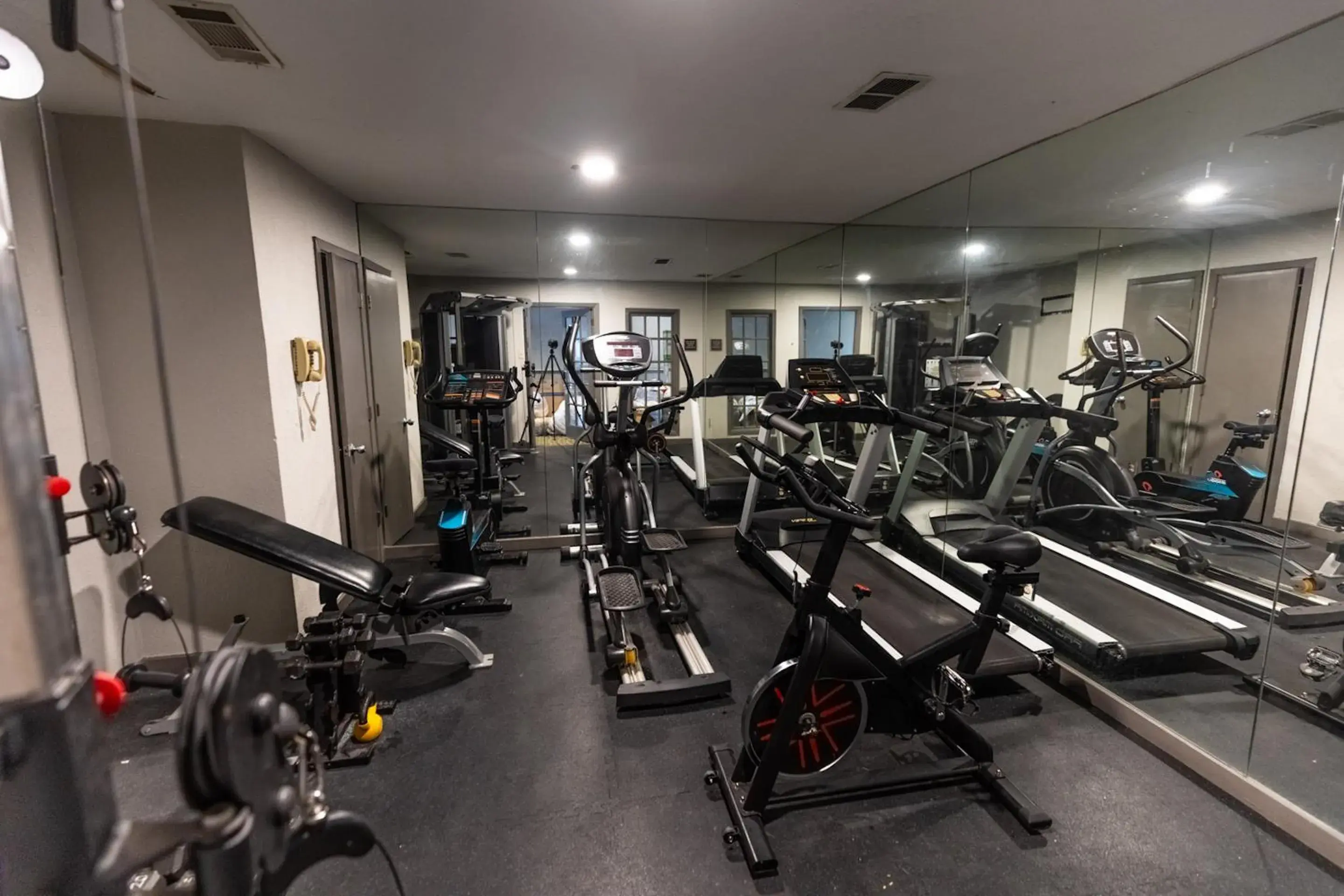 Fitness centre/facilities, Fitness Center/Facilities in Red Roof Inn & Suites Irving - DFW Airport South