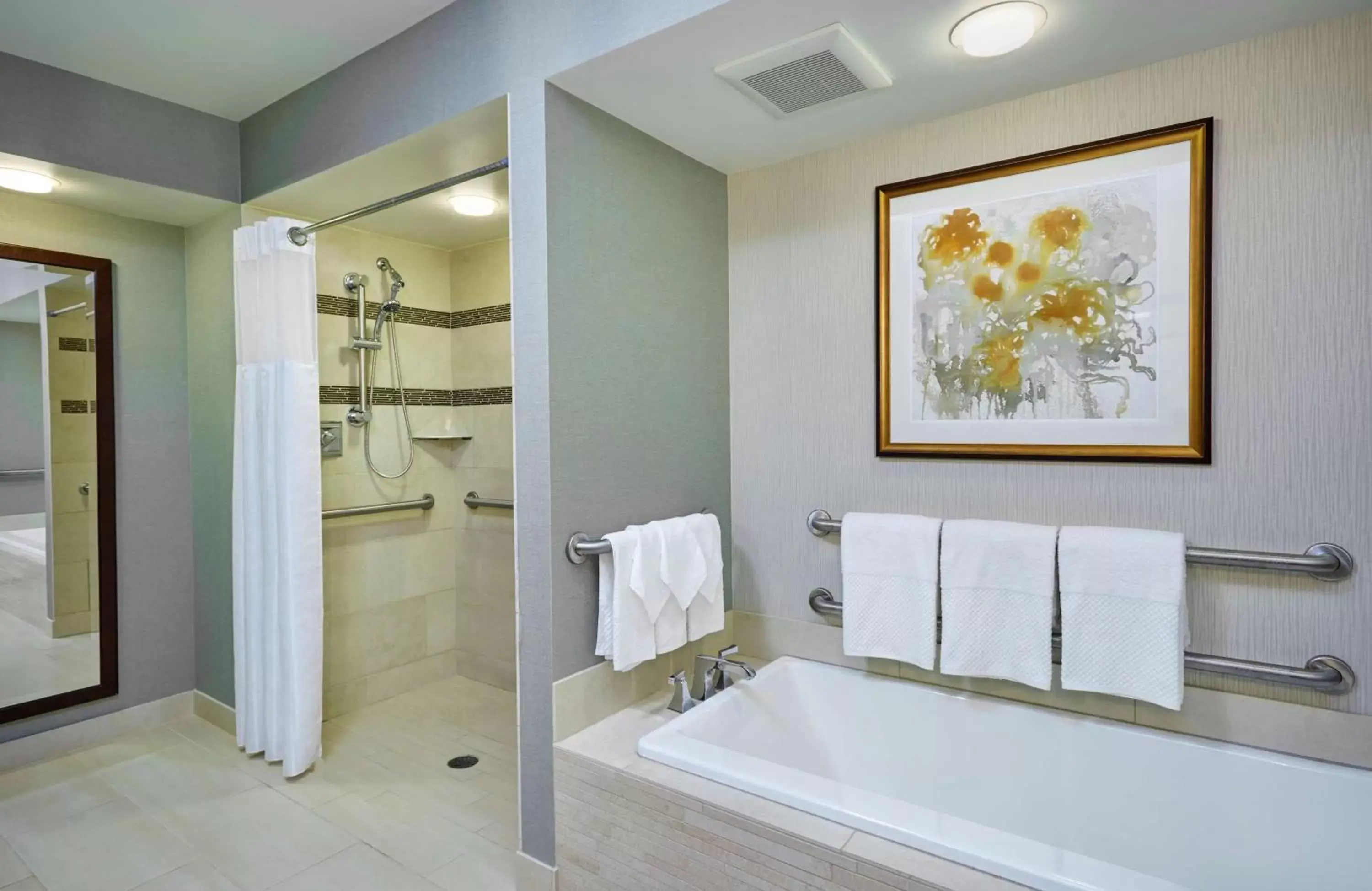 Bathroom in DoubleTree by Hilton Washington DC – Crystal City