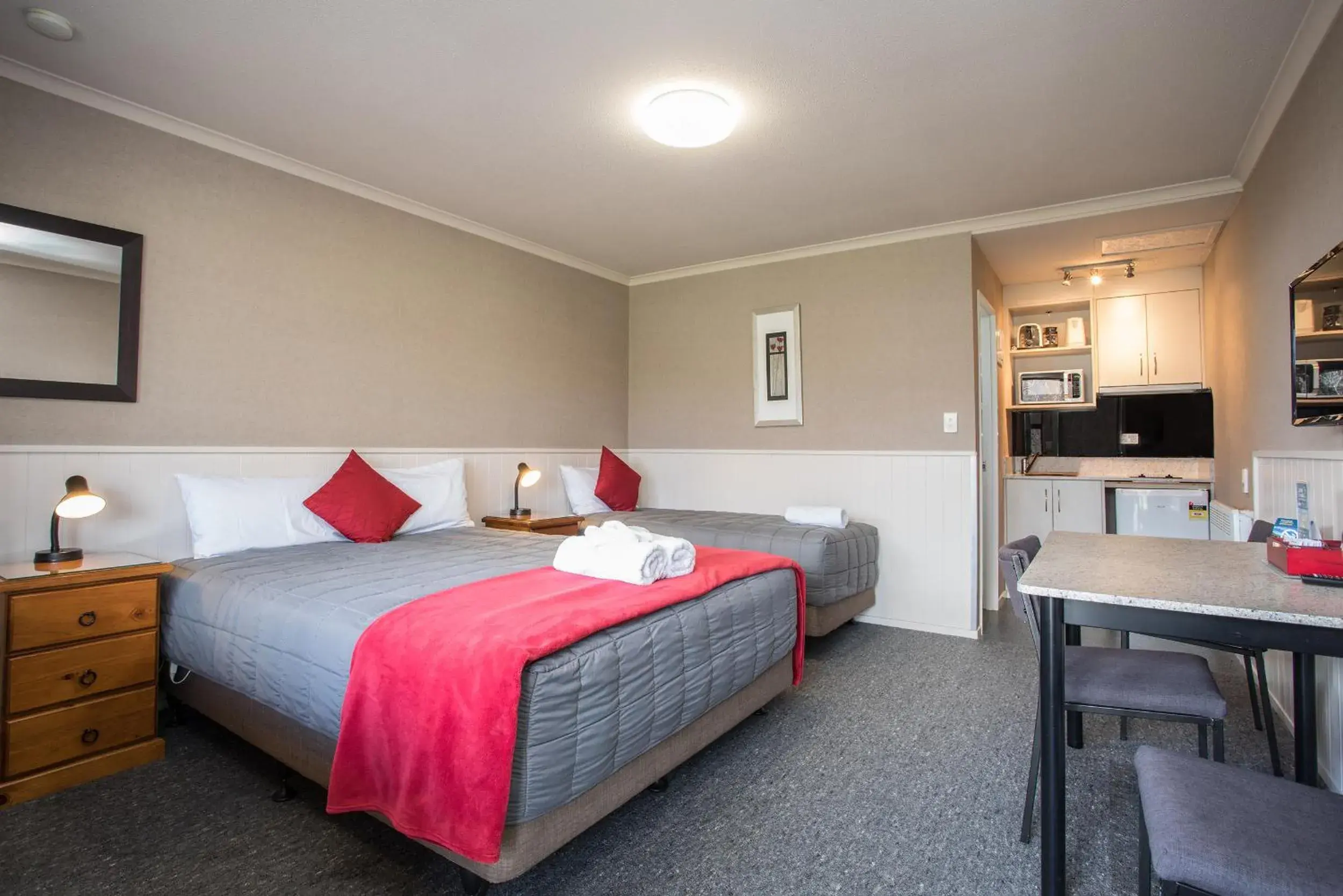 Bathroom, Bed in Te Anau Top 10 Holiday Park and Motels