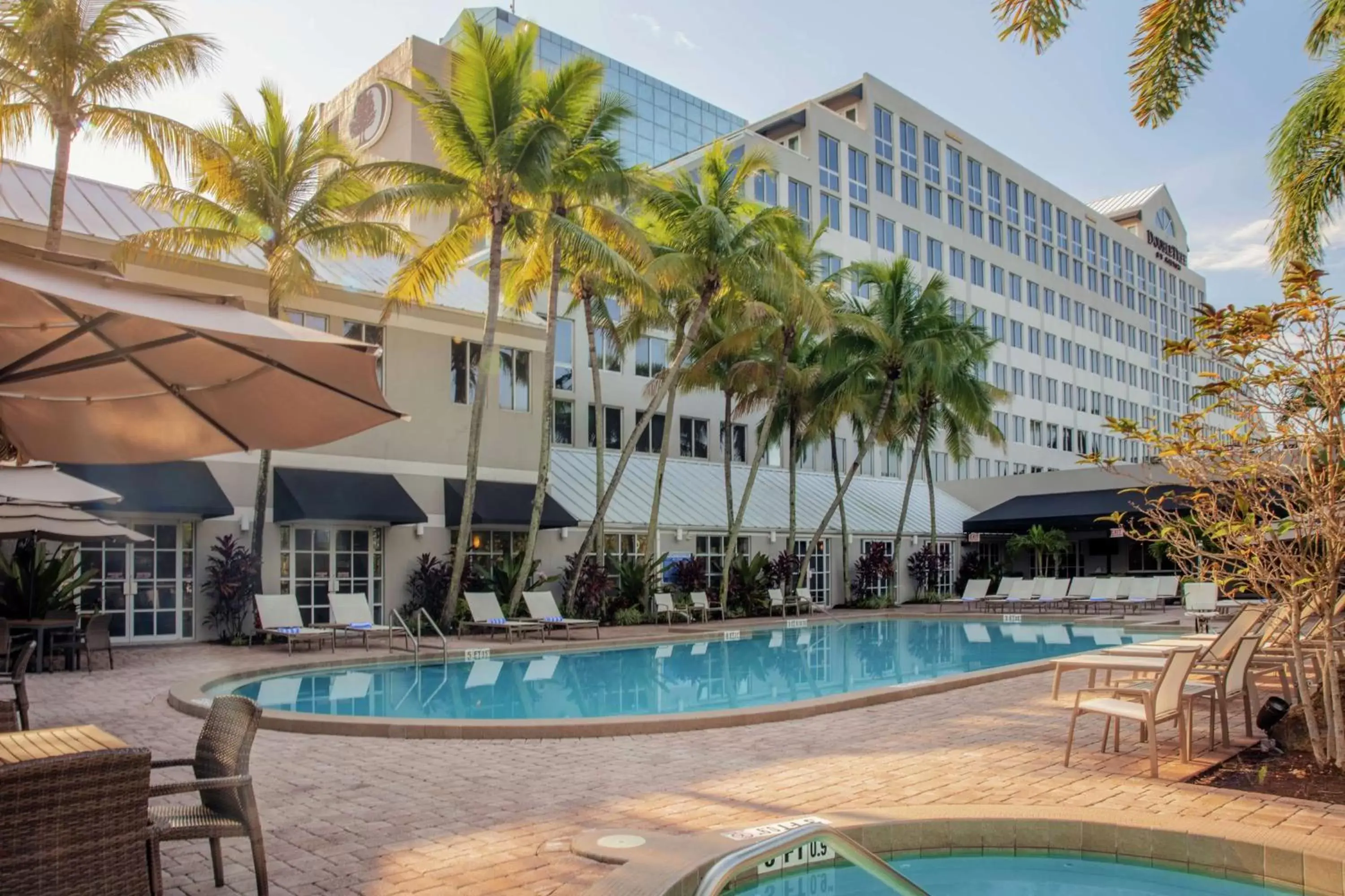 Swimming Pool in DoubleTree by Hilton Hotel Deerfield Beach - Boca Raton