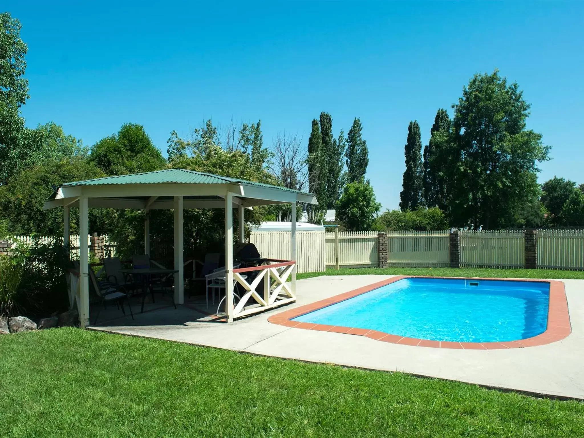 Swimming Pool in Rest Point Motor Inn