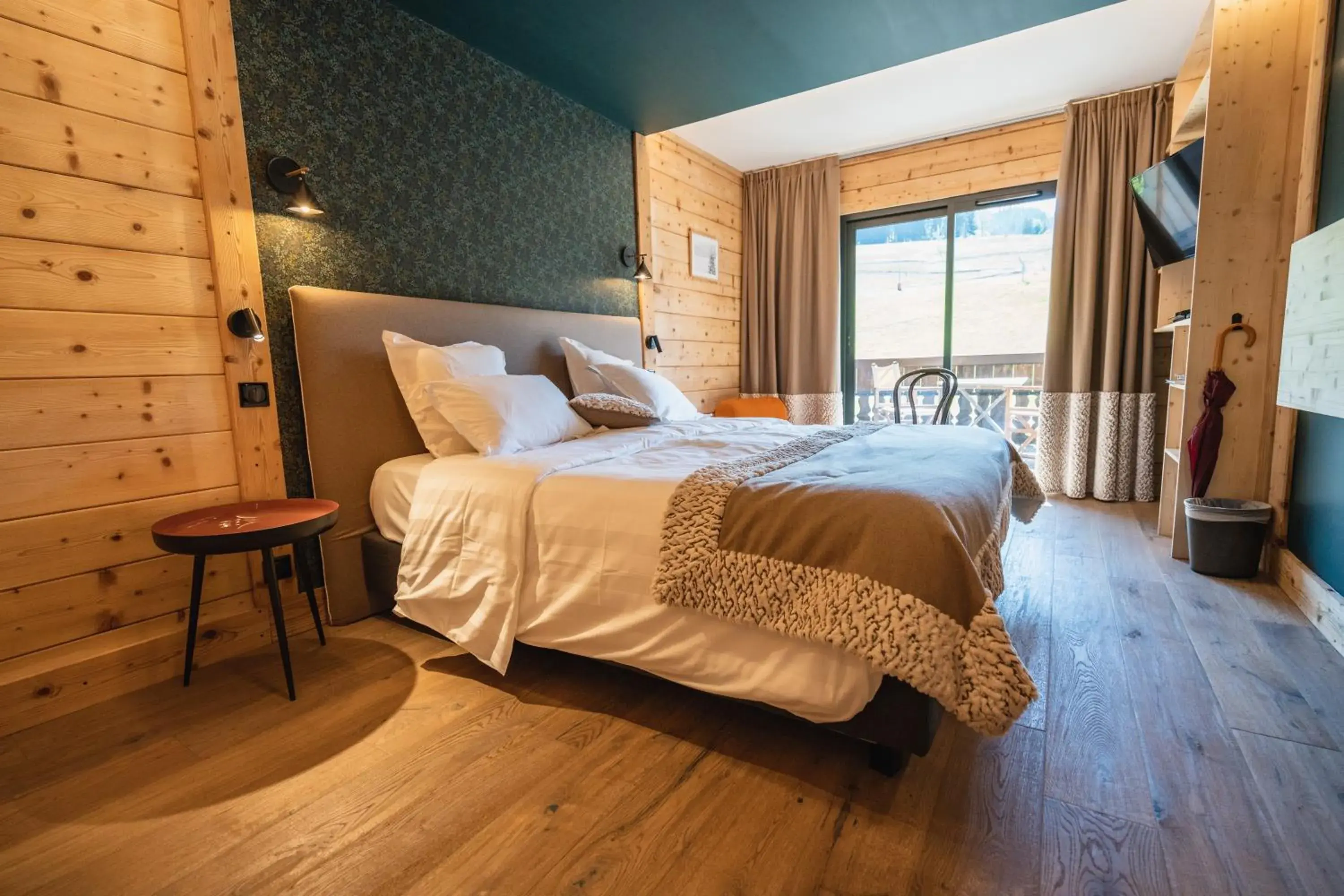 Bedroom, Bed in Chalet-Hotel La Marmotte, La Tapiaz & SPA, The Originals Relais (Hotel-Chalet de Tradition)