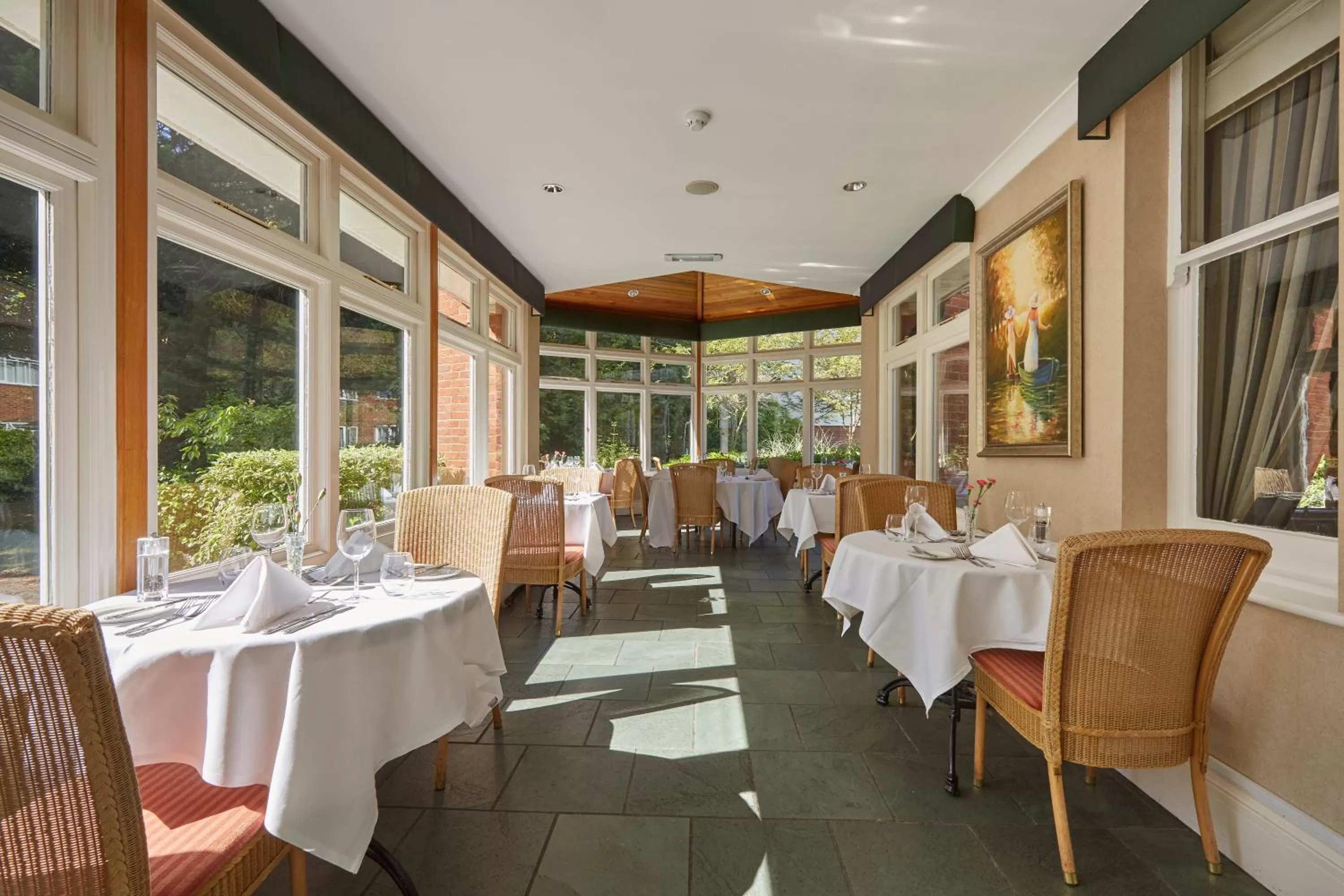 Restaurant/places to eat in Lismoyne Hotel