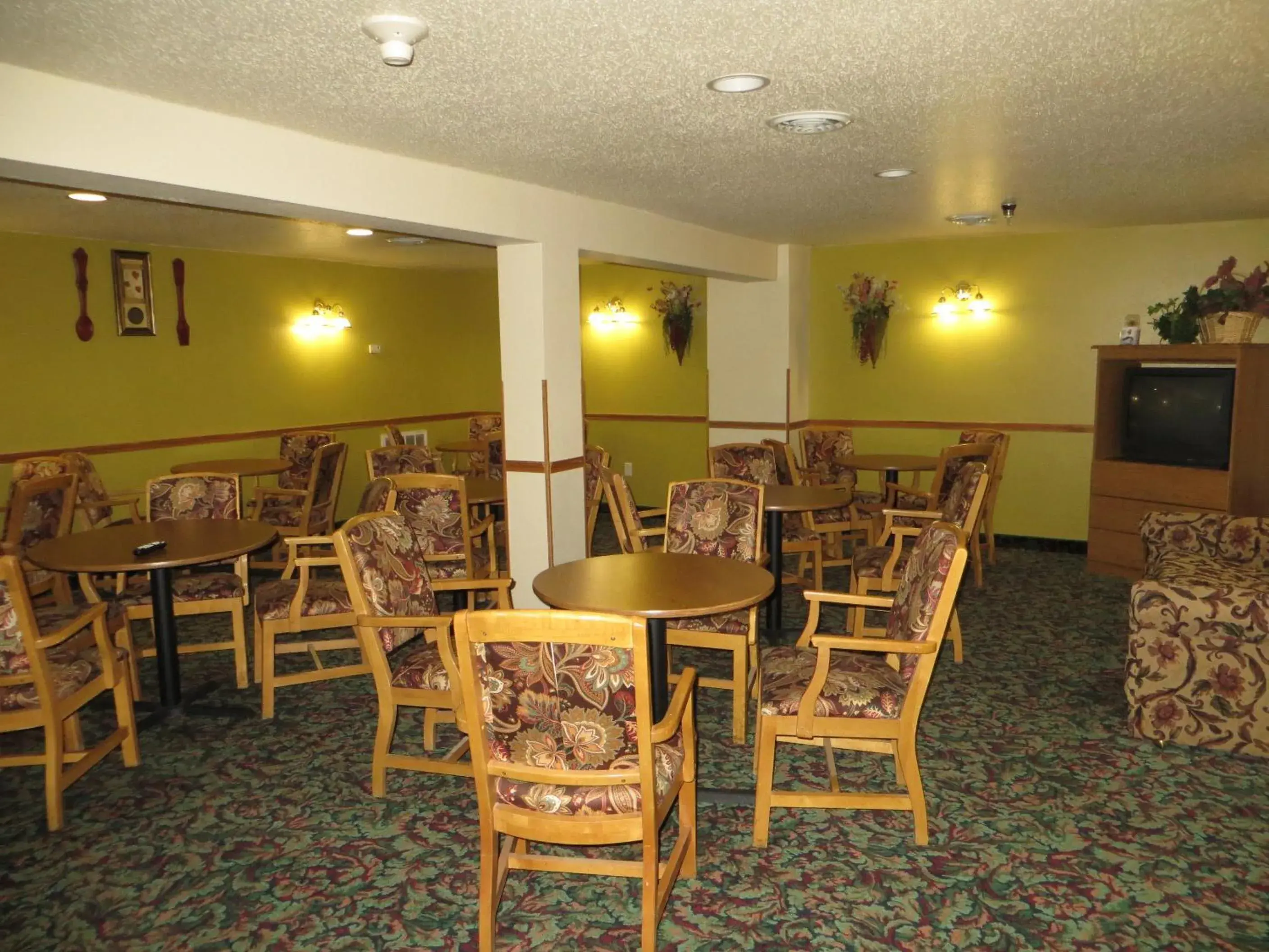 Restaurant/Places to Eat in Days Inn by Wyndham Custer