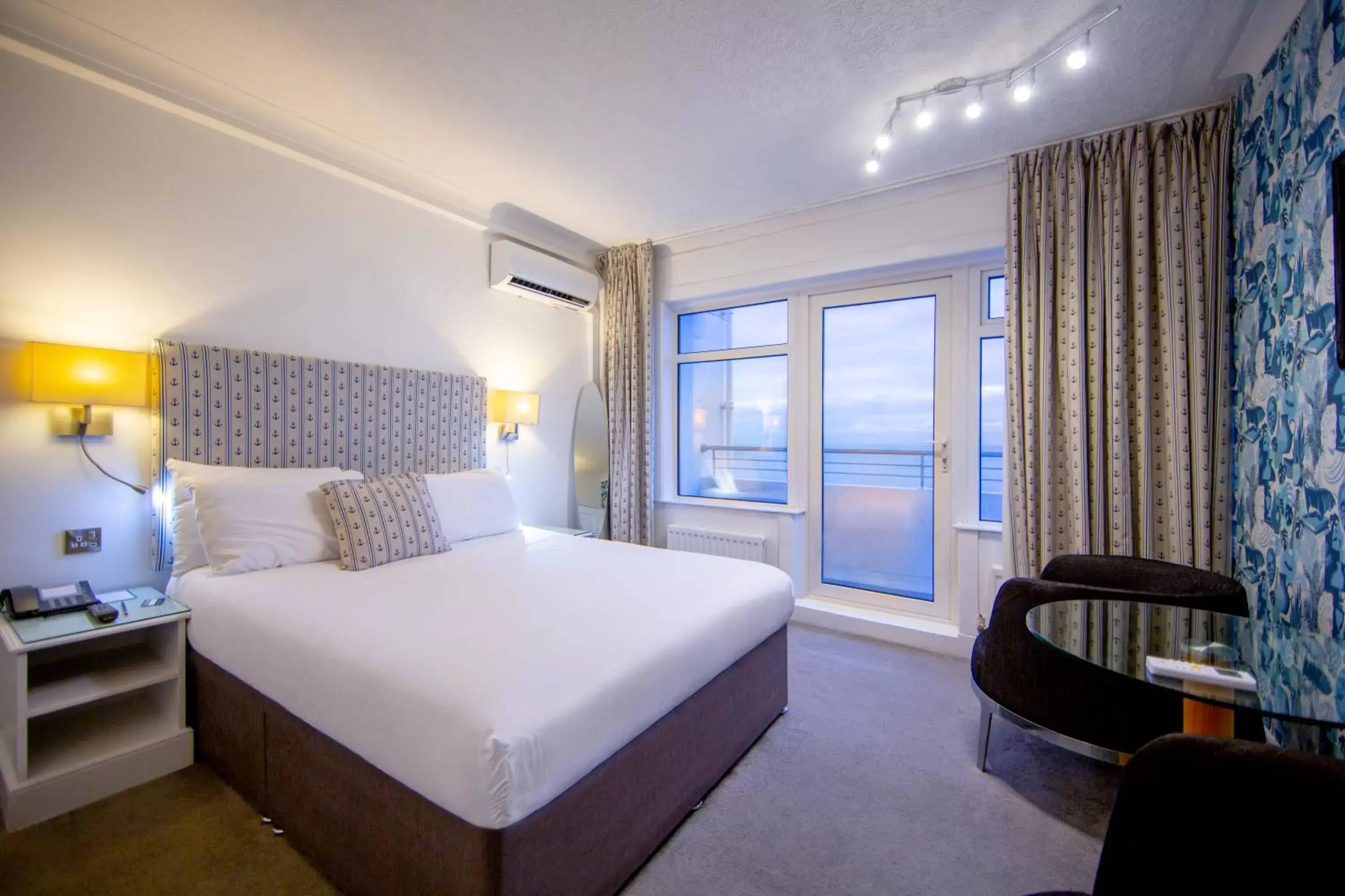 Bedroom in Cumberland Hotel - OCEANA COLLECTION