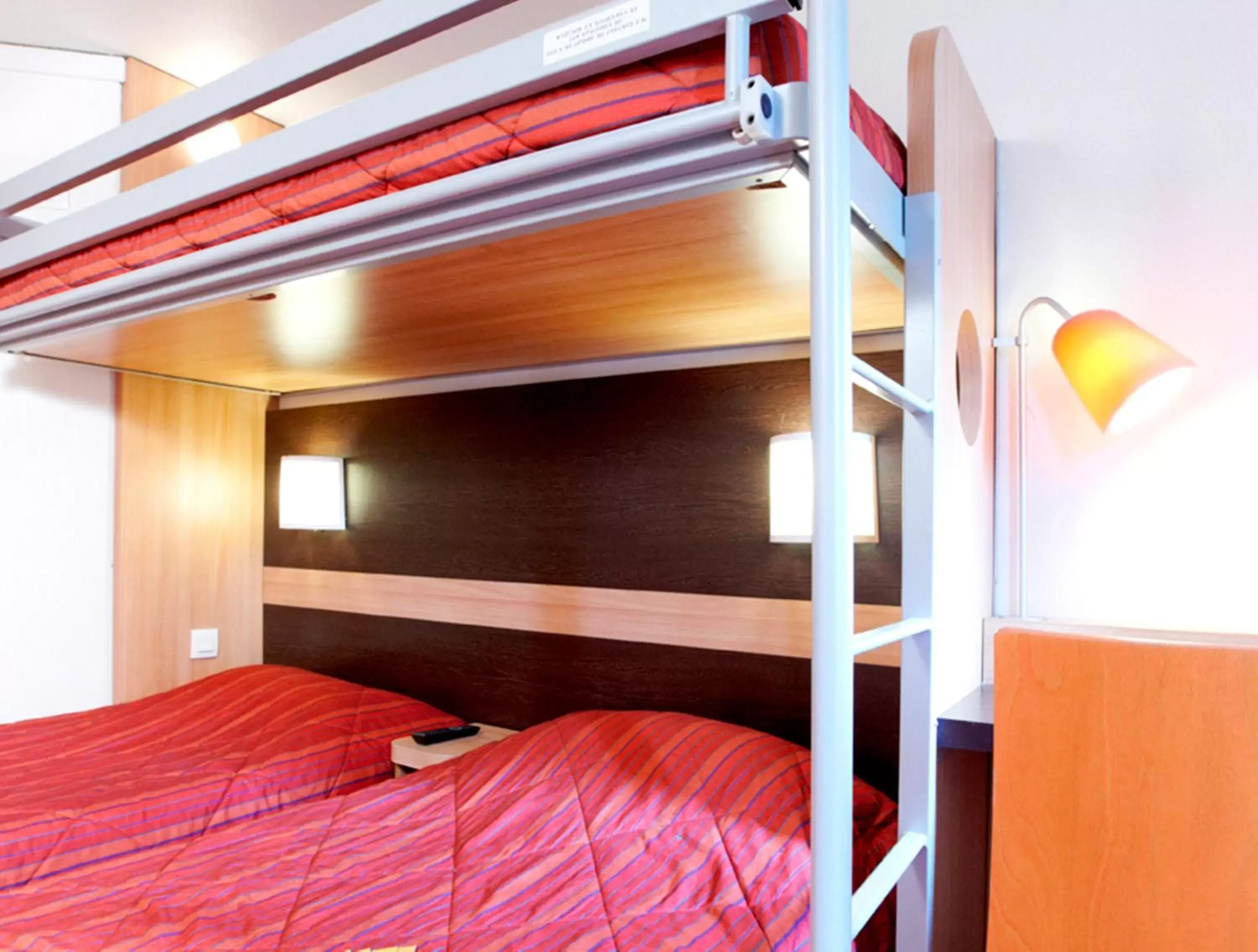 Photo of the whole room, Bunk Bed in Premiere Classe Valenciennes Sud - Rouvignies