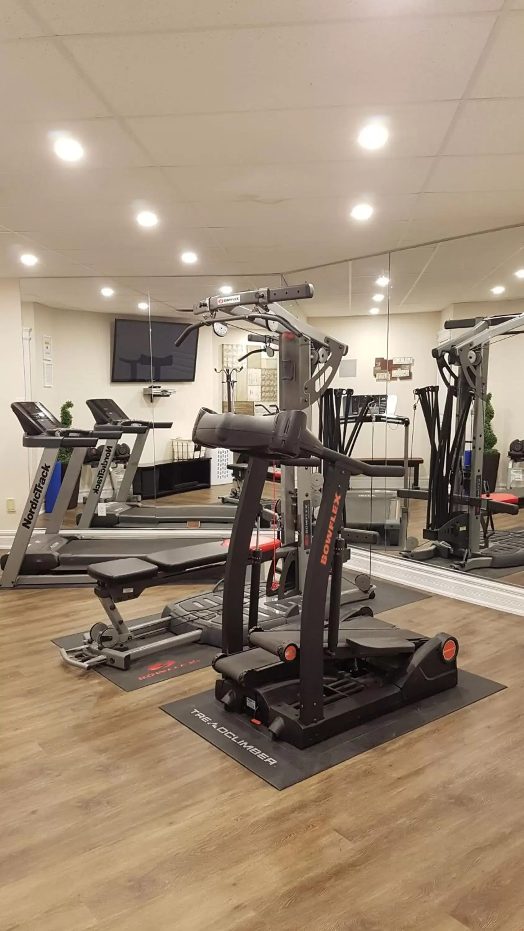 Fitness Center/Facilities in Newton Villa