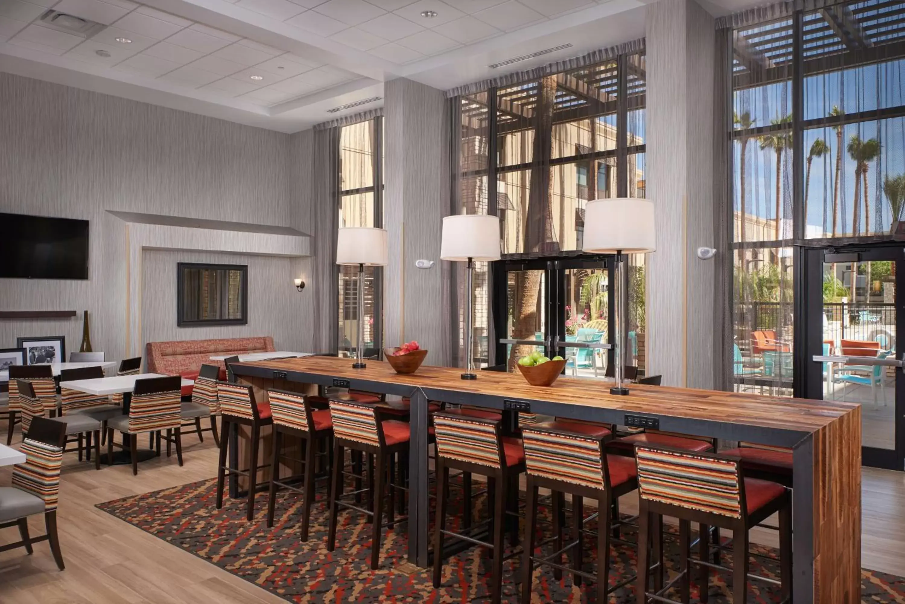 Lobby or reception, Lounge/Bar in Hampton Inn & Suites Scottsdale On Shea Blvd
