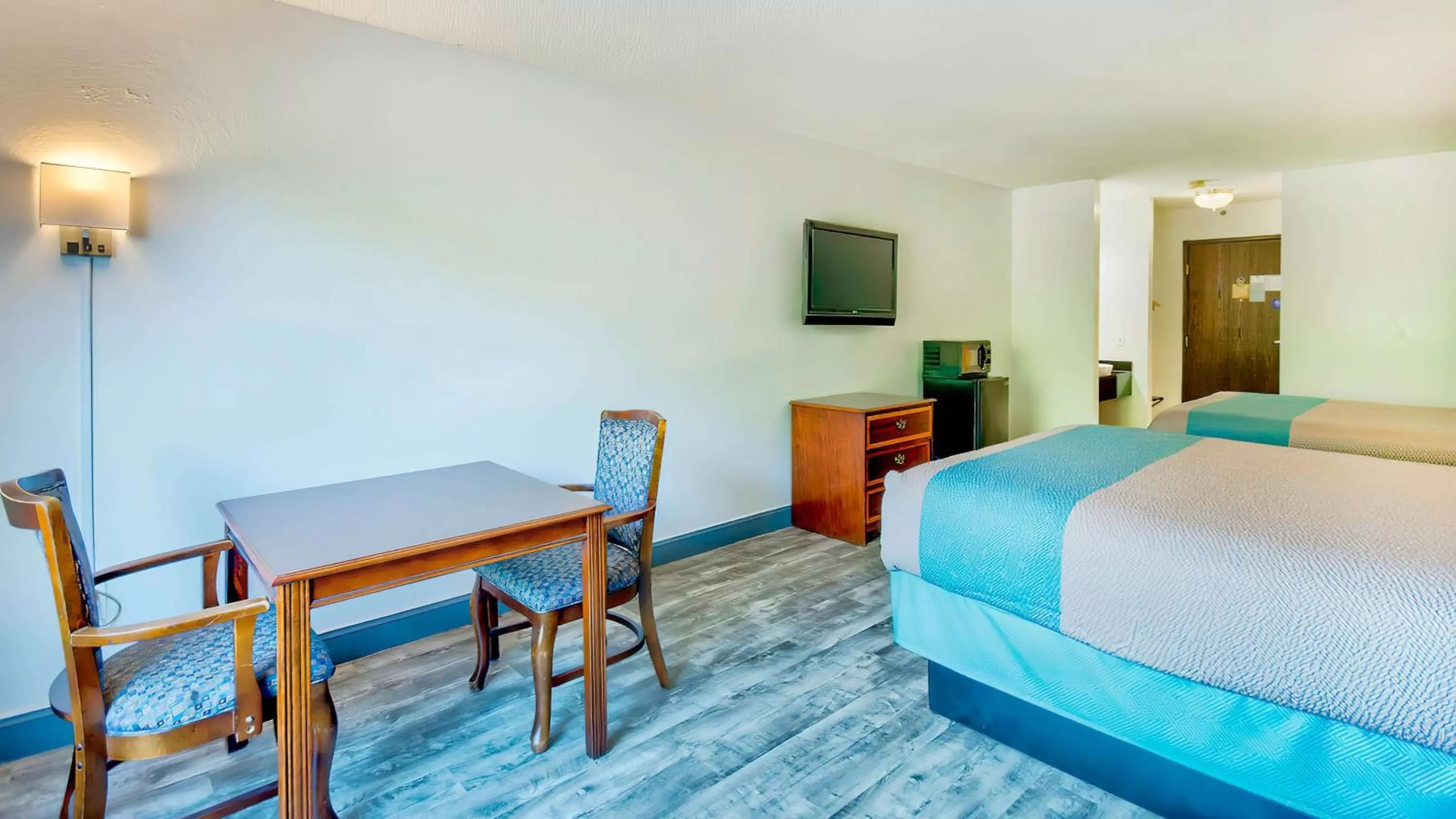 Bedroom, Bed in Motel 6-Grand Rivers, KY