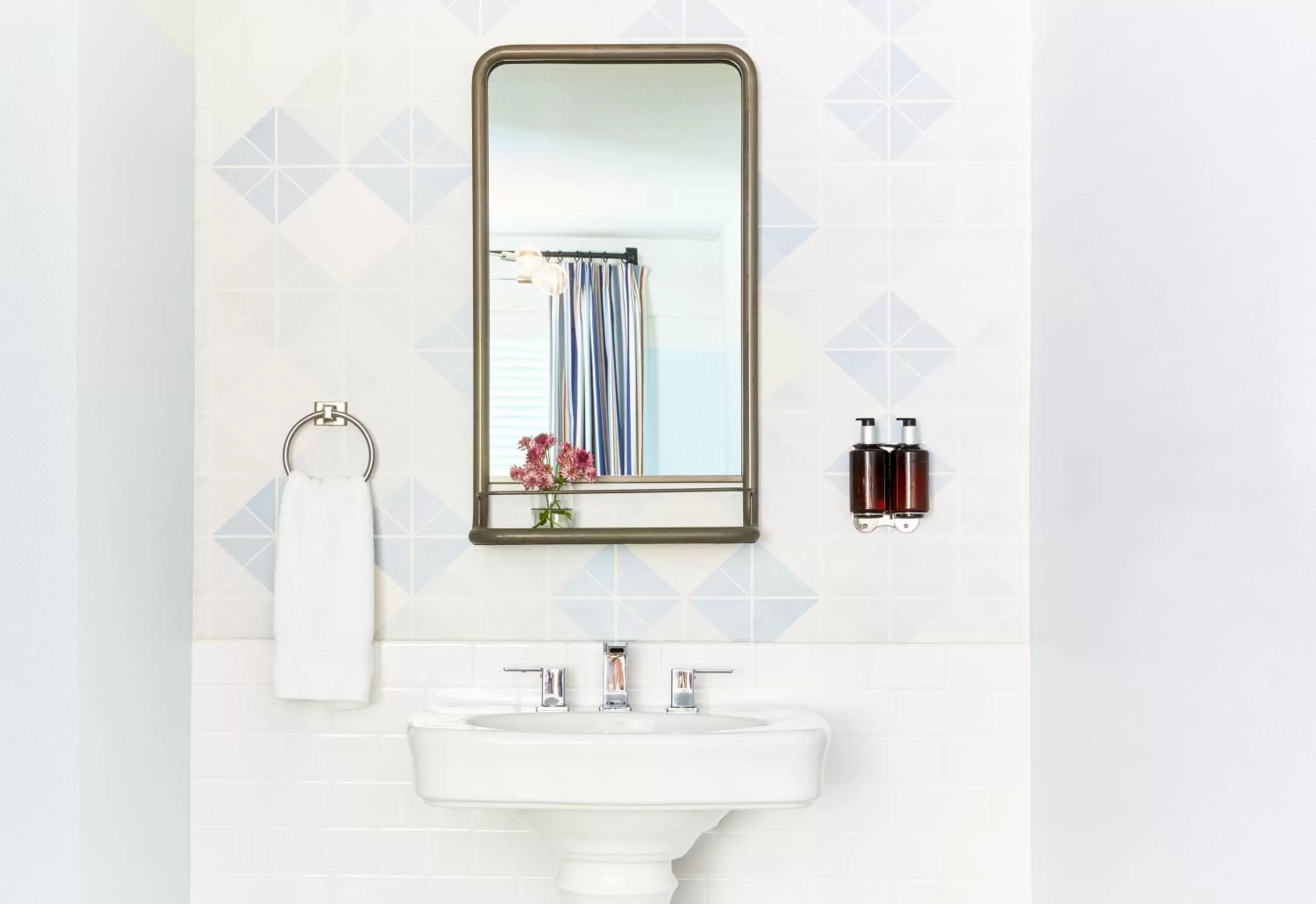 Bathroom in Calistoga Motor Lodge and Spa