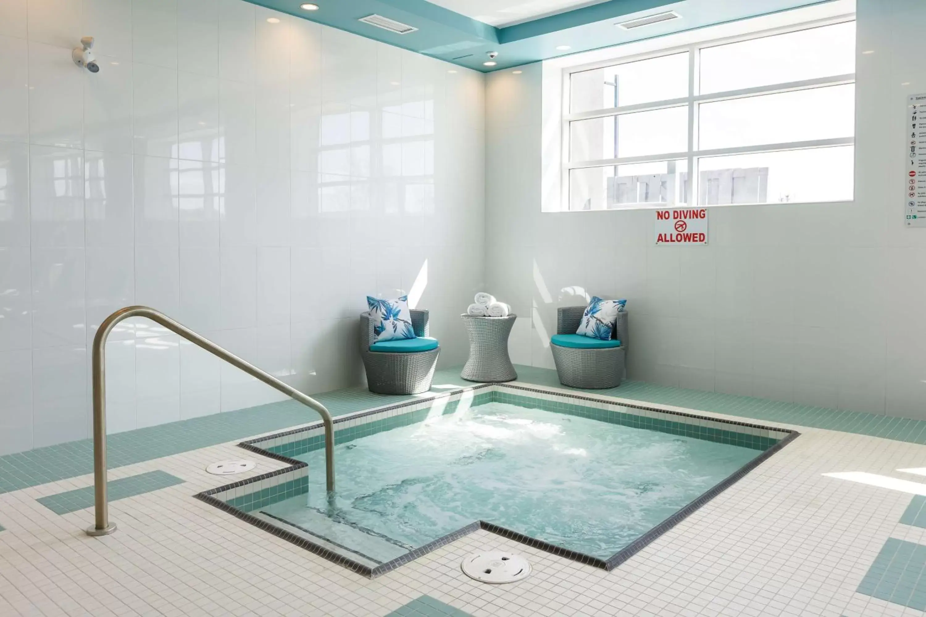 Spa and wellness centre/facilities, Swimming Pool in Executive Residency by Best Western Calgary City View North