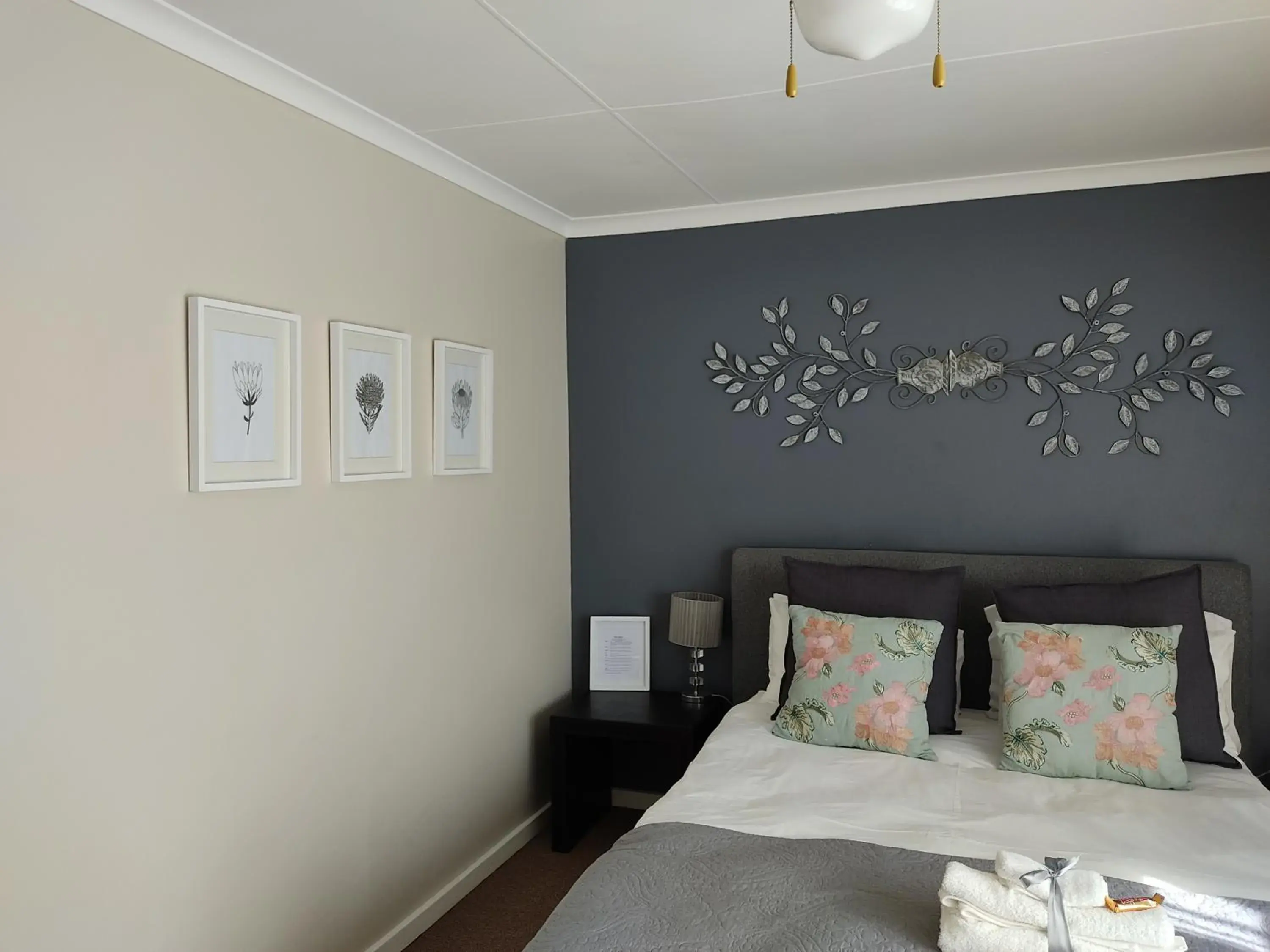 Decorative detail, Bed in Palm Beach Guesthouse Decorative detail, Bed in Palm Beach Guesthouse