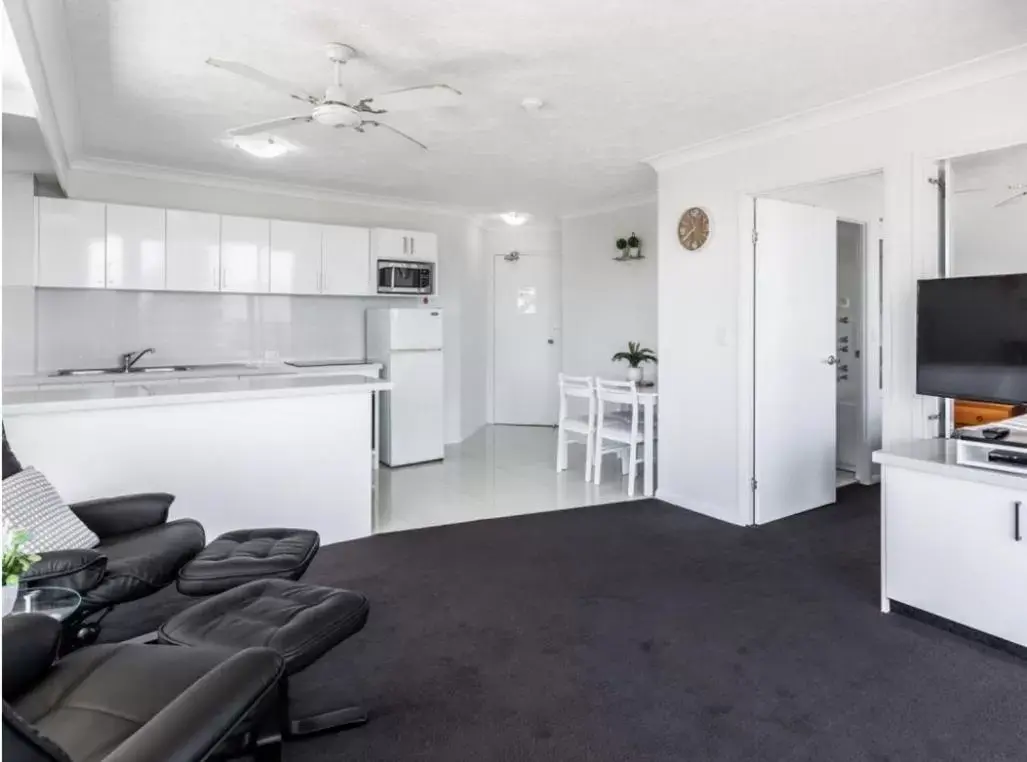 Kitchen/Kitchenette in Surf Parade Resort