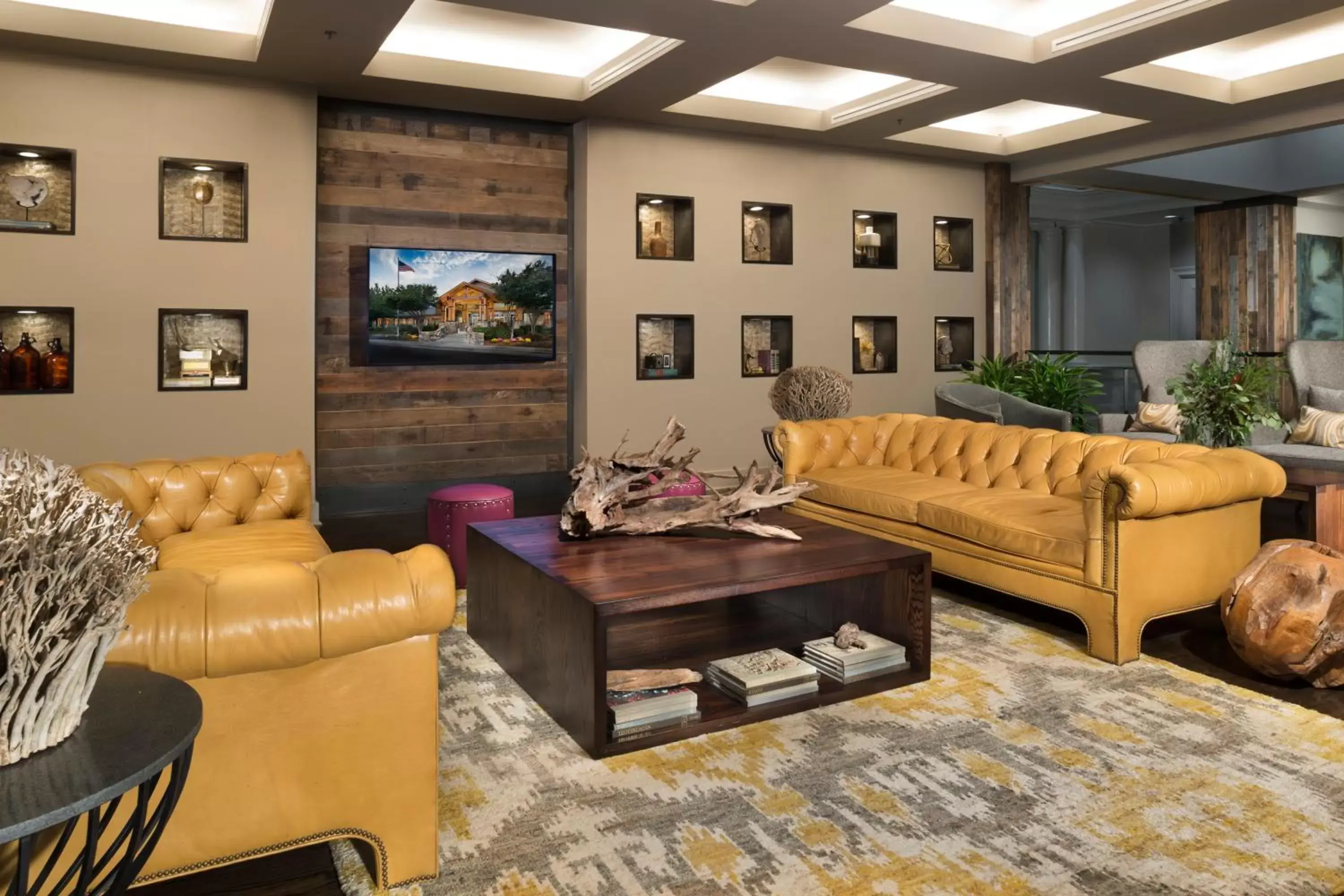 Property building, Lobby/Reception in Crowne Plaza Resort Asheville, an IHG Hotel
