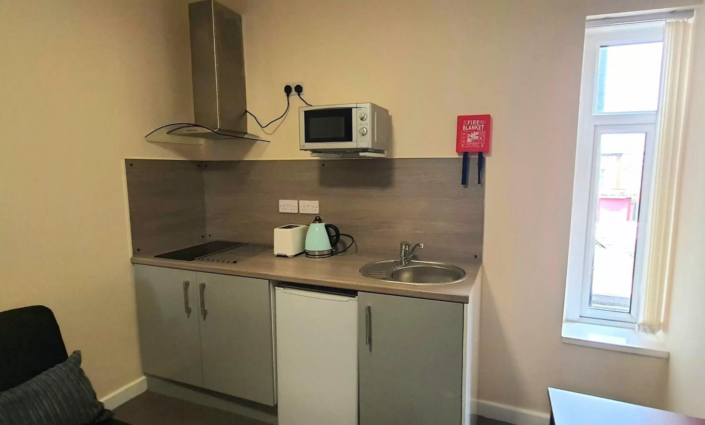 Coffee/tea facilities, Kitchen/Kitchenette in Charlton Aparthotel