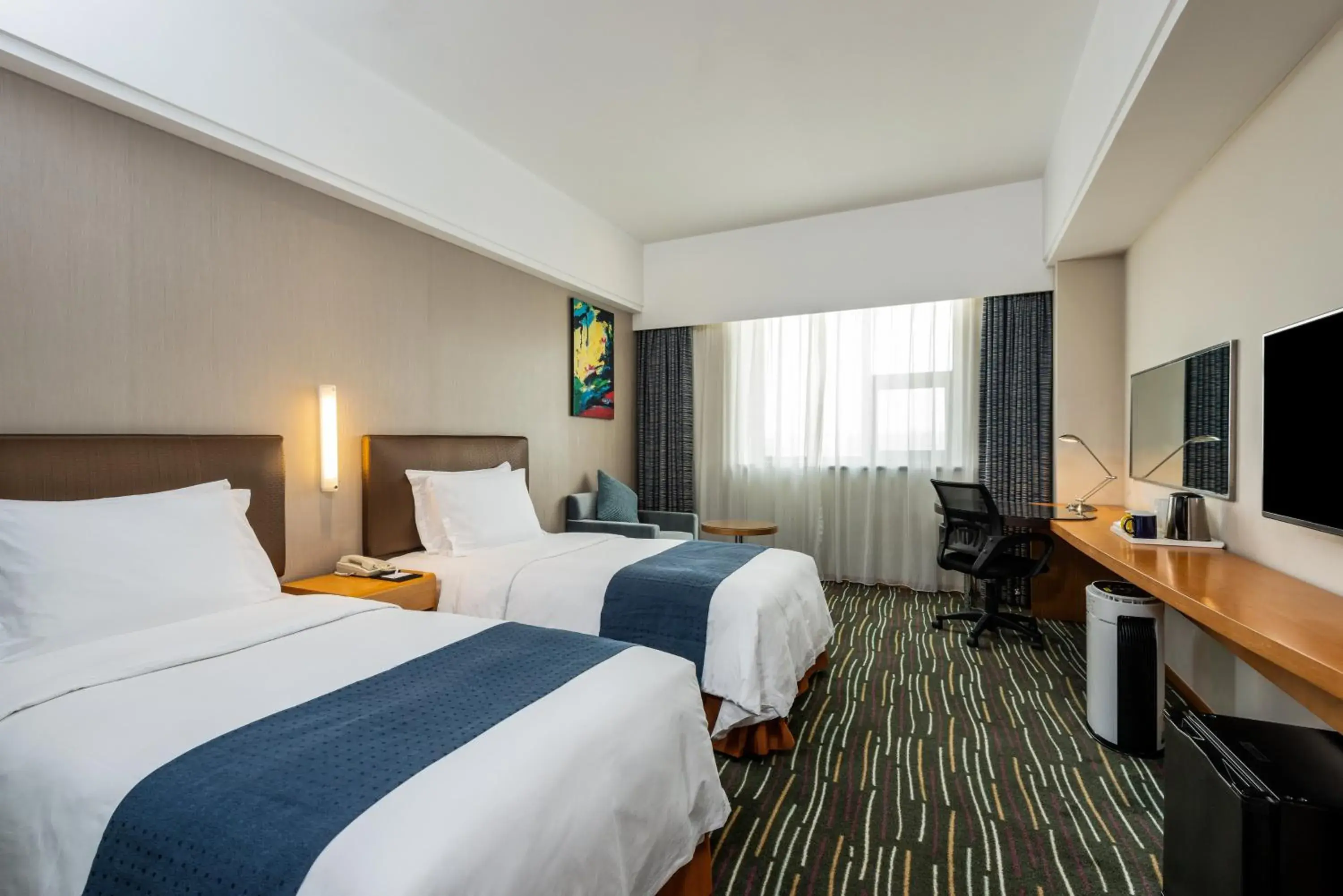 Photo of the whole room, Bed in Holiday Inn Express Shanghai New Jinqiao, an IHG Hotel