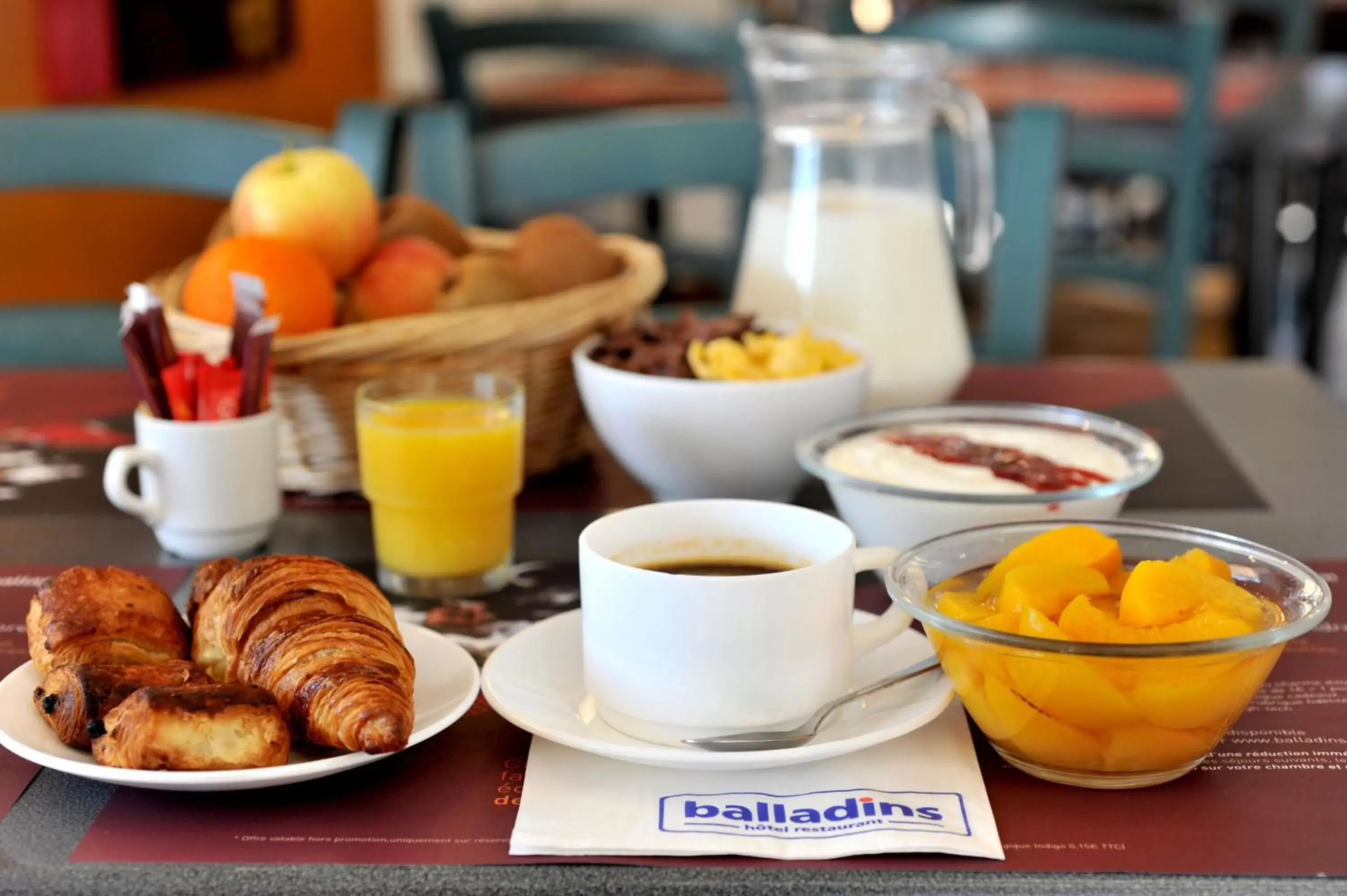 Food and drinks, Breakfast in initial by balladins Amiens / Longueau