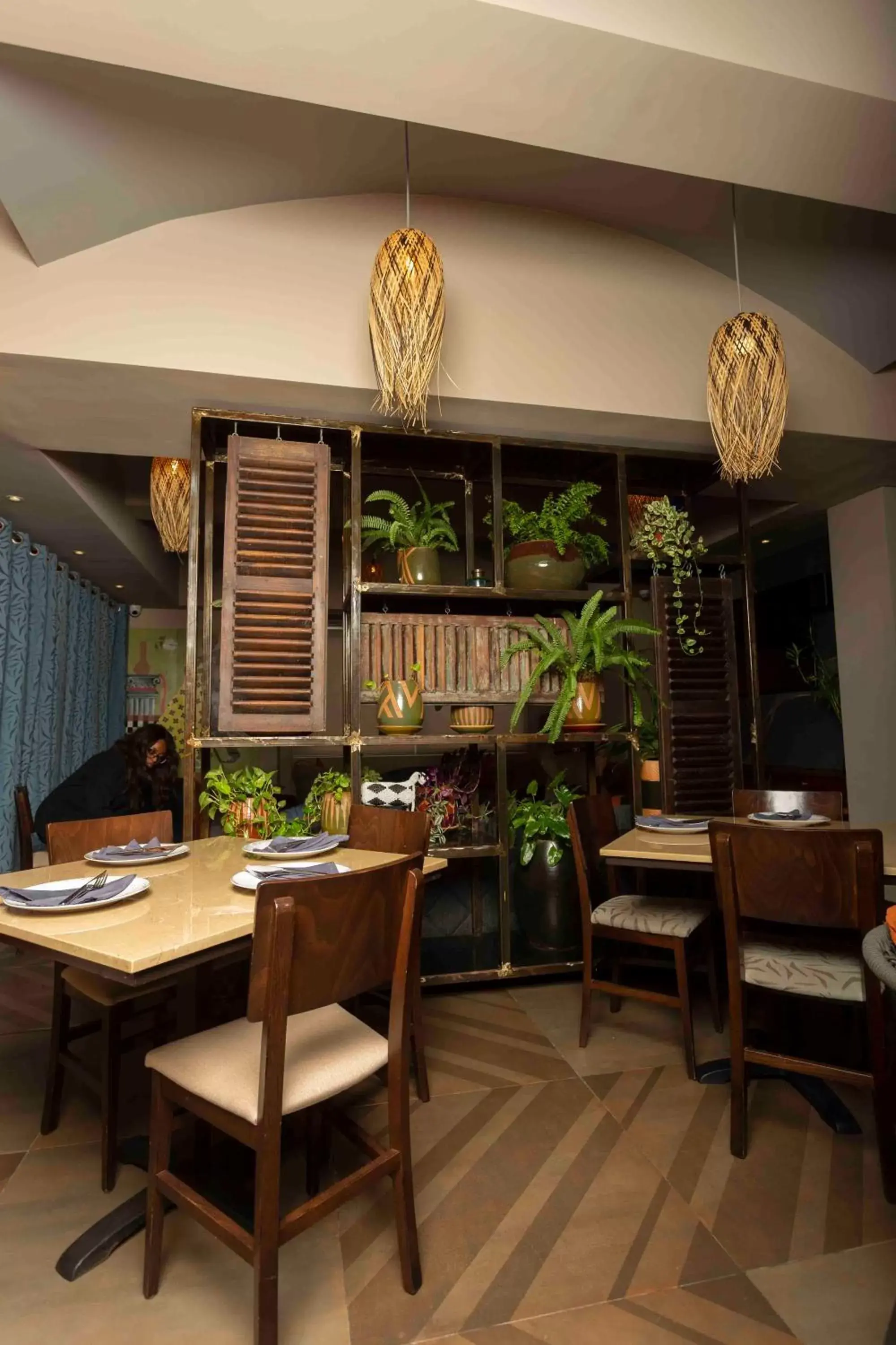 Restaurant/Places to Eat in Roots Apartment Hotel