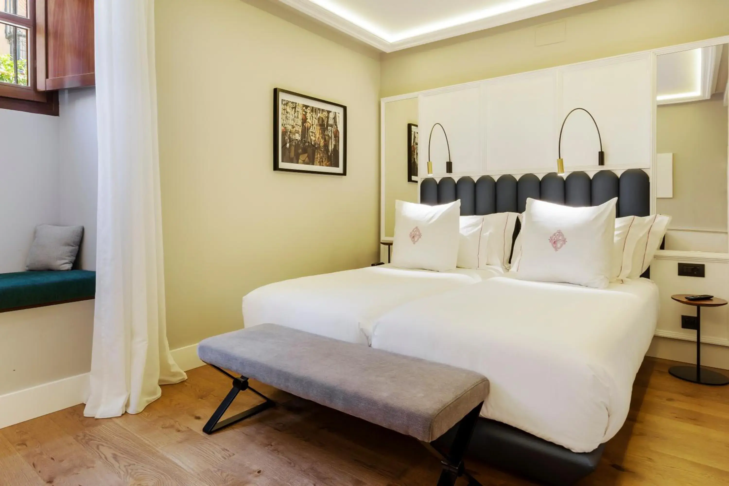 Bedroom, Bed in One Shot Palacio Conde de Torrejón 09