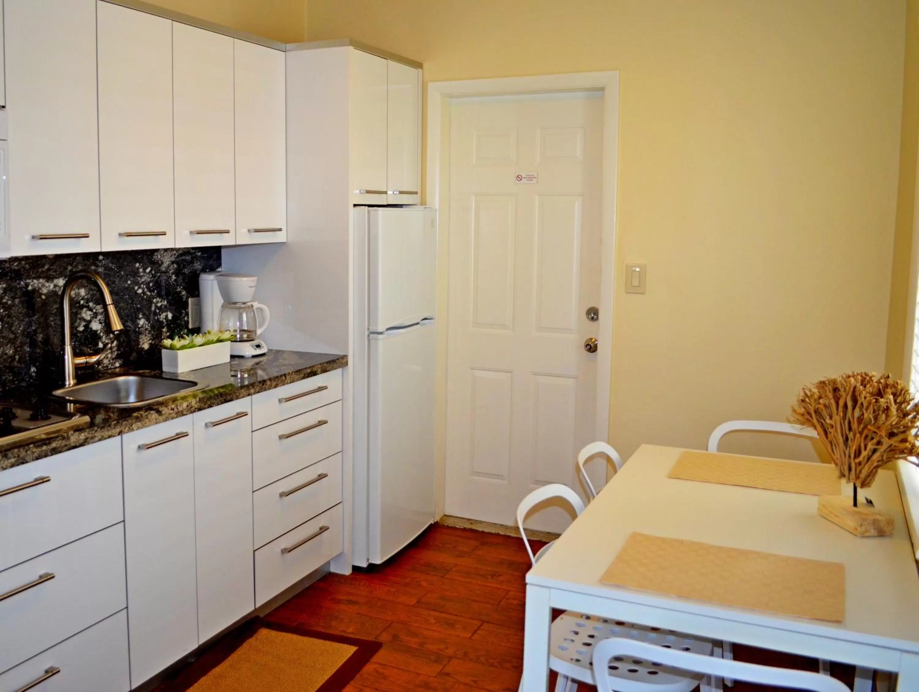 Kitchen or kitchenette in Ocean Drive Villas