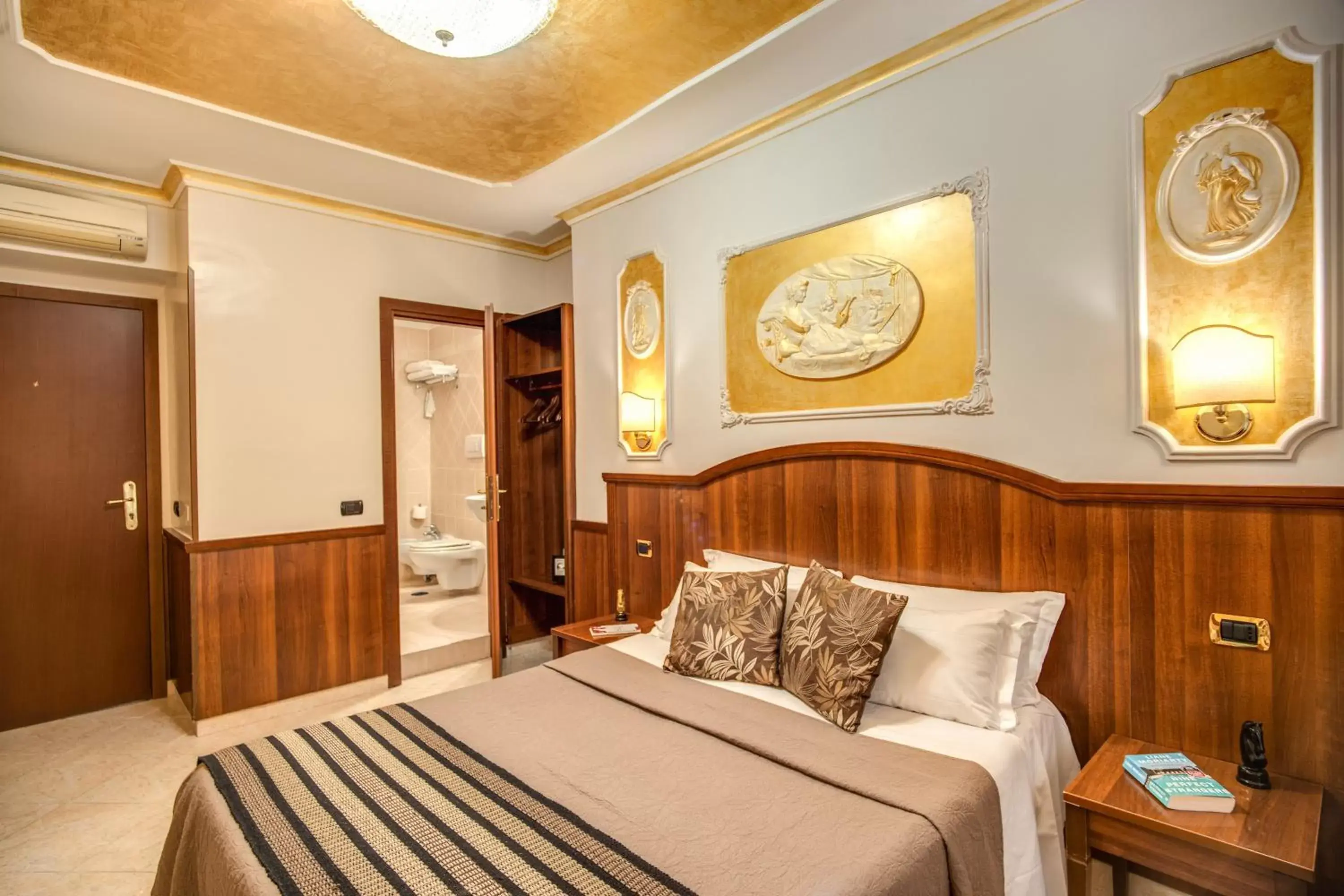 Bedroom, Bed in Nakissa Inn