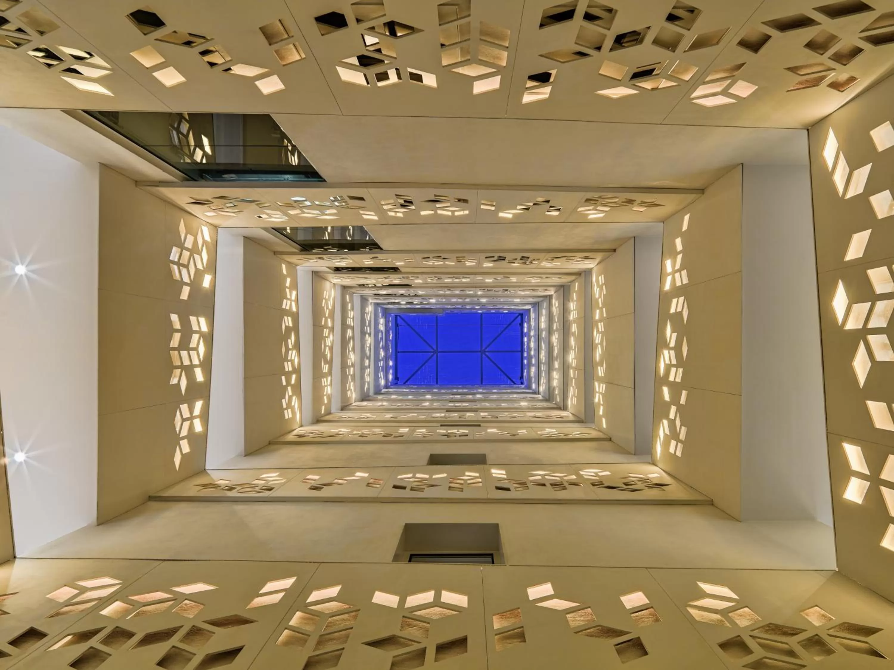 Patio in H10 Cubik 4* Sup